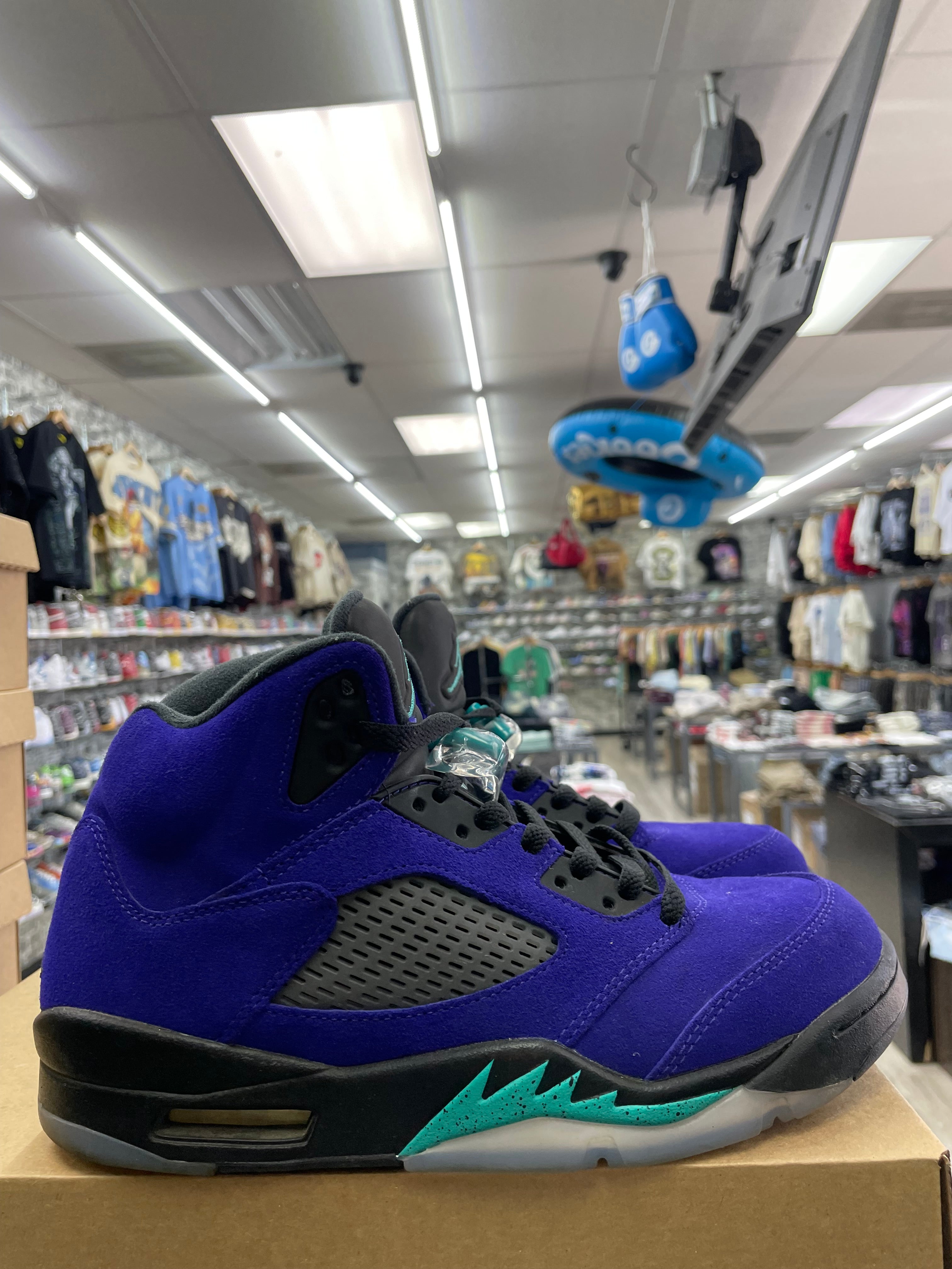 Air Jordan Retro 5 “Alternate Grape” *Size 8.5 Preowned*