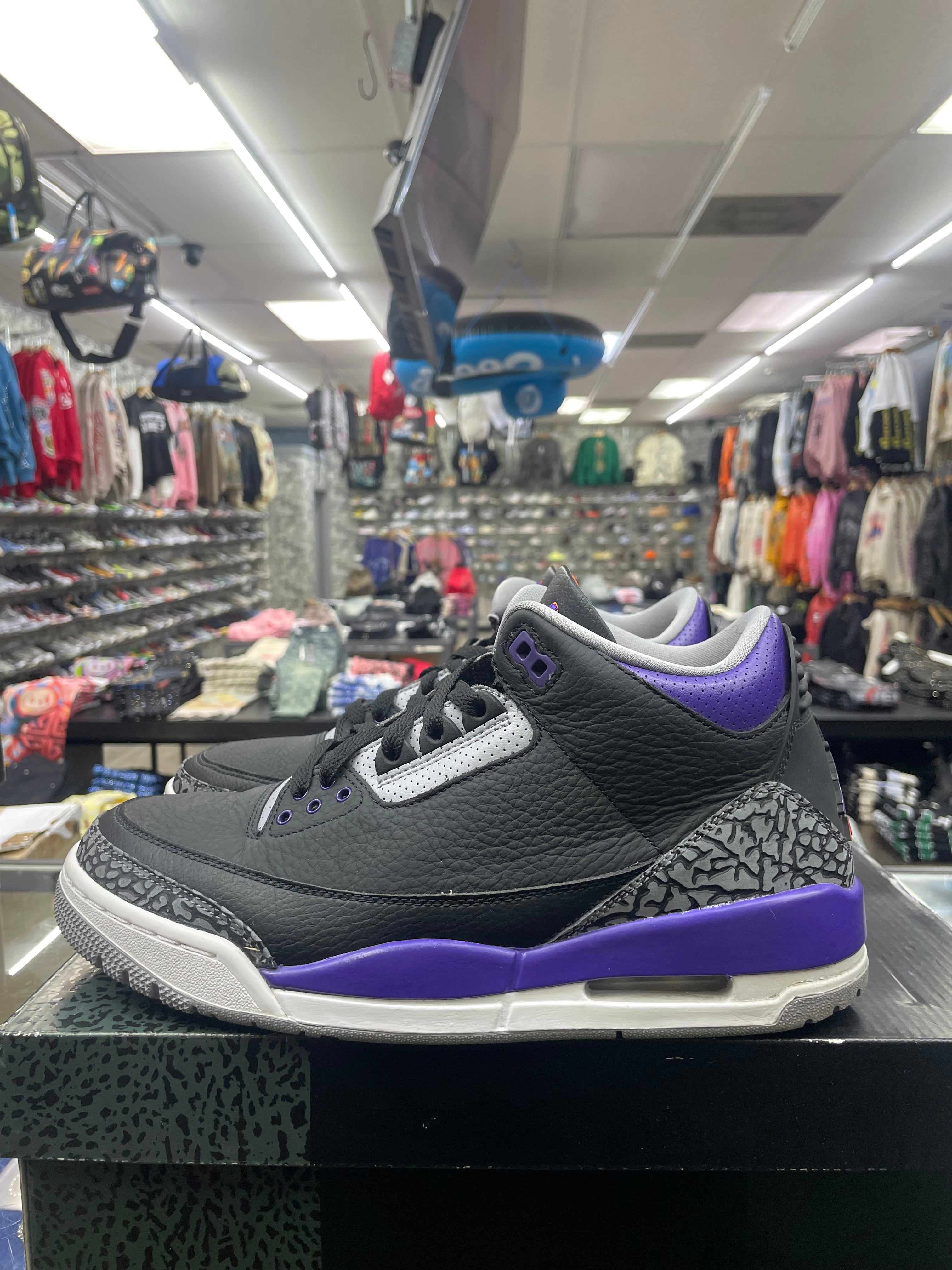 Air Jordan Retro 3 “Black Court Purple” *Size 9 Preowned*