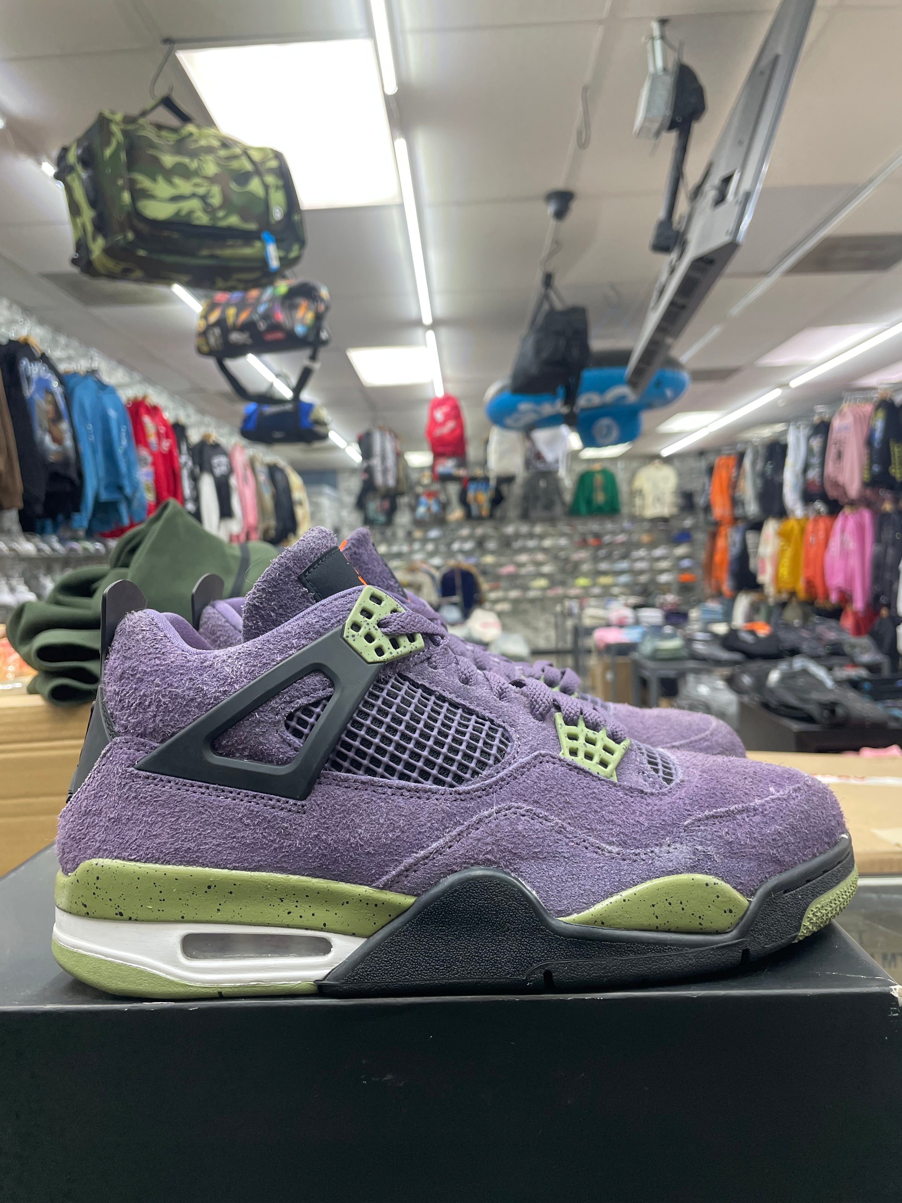 Air Jordan Retro 4 “Canyon Purple” *Size 10 Preowned*