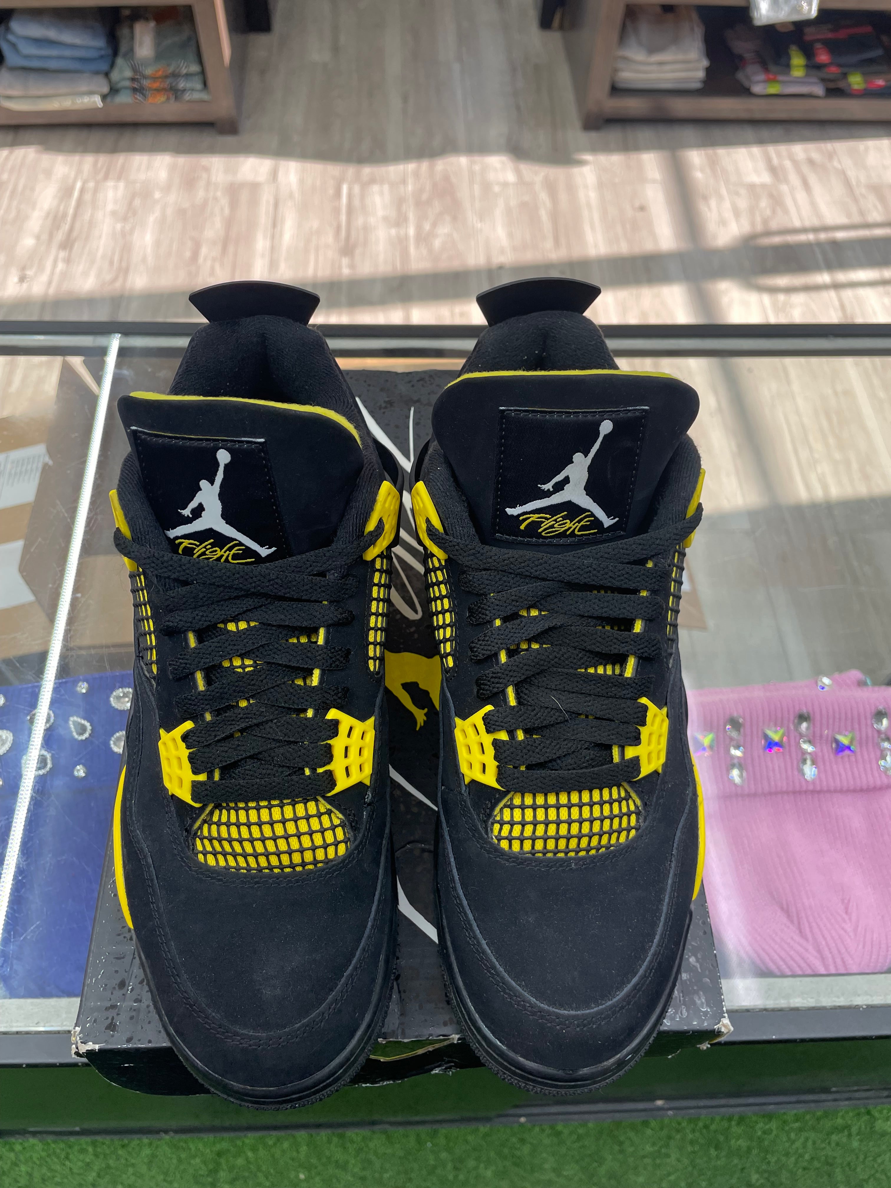 Air Jordan Retro 4 “Thunder” *Size 9 Preowned*