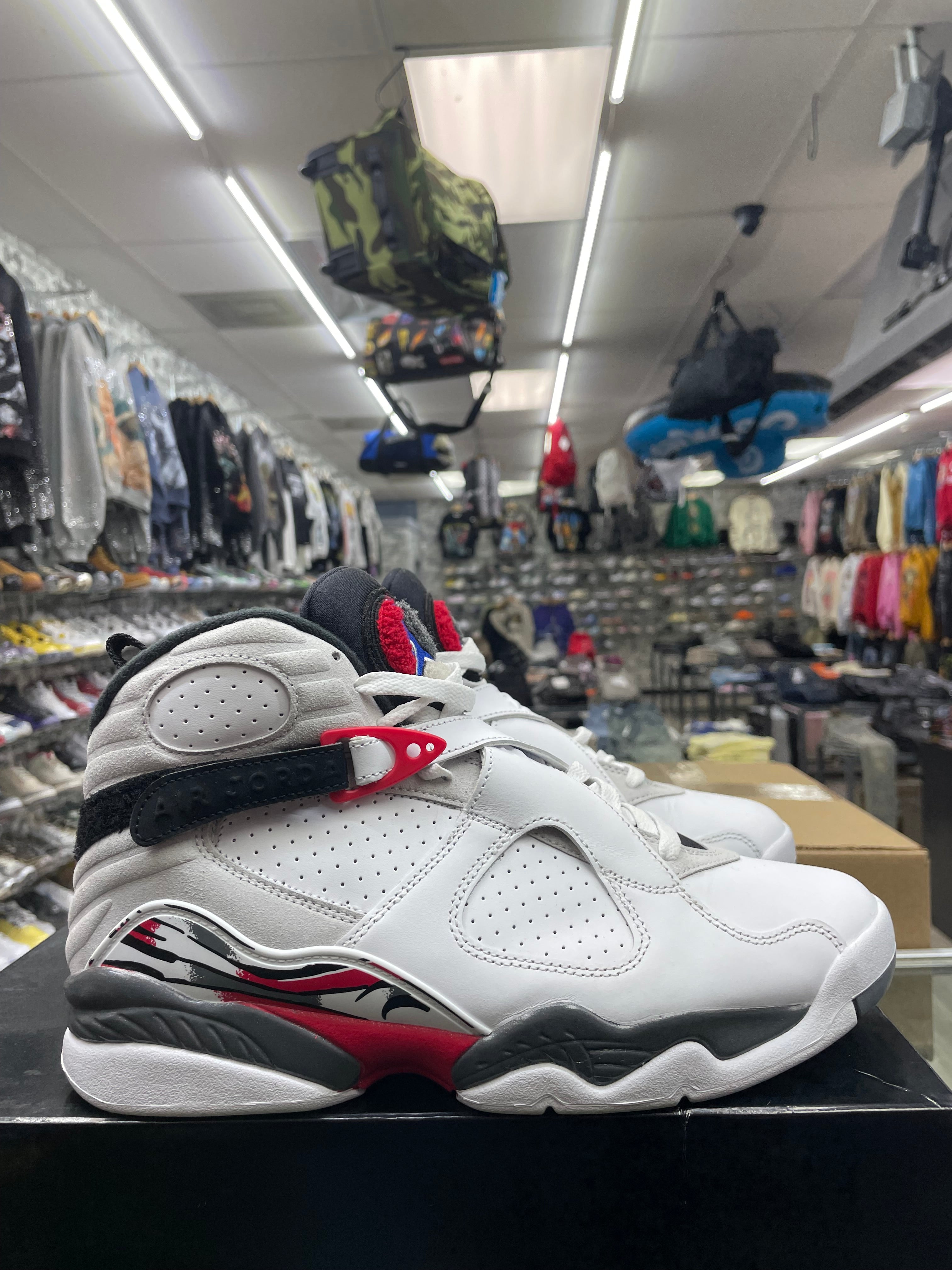 Air Jordan Retro 8 “Bugs Bunny” *Size 9 Preowned*