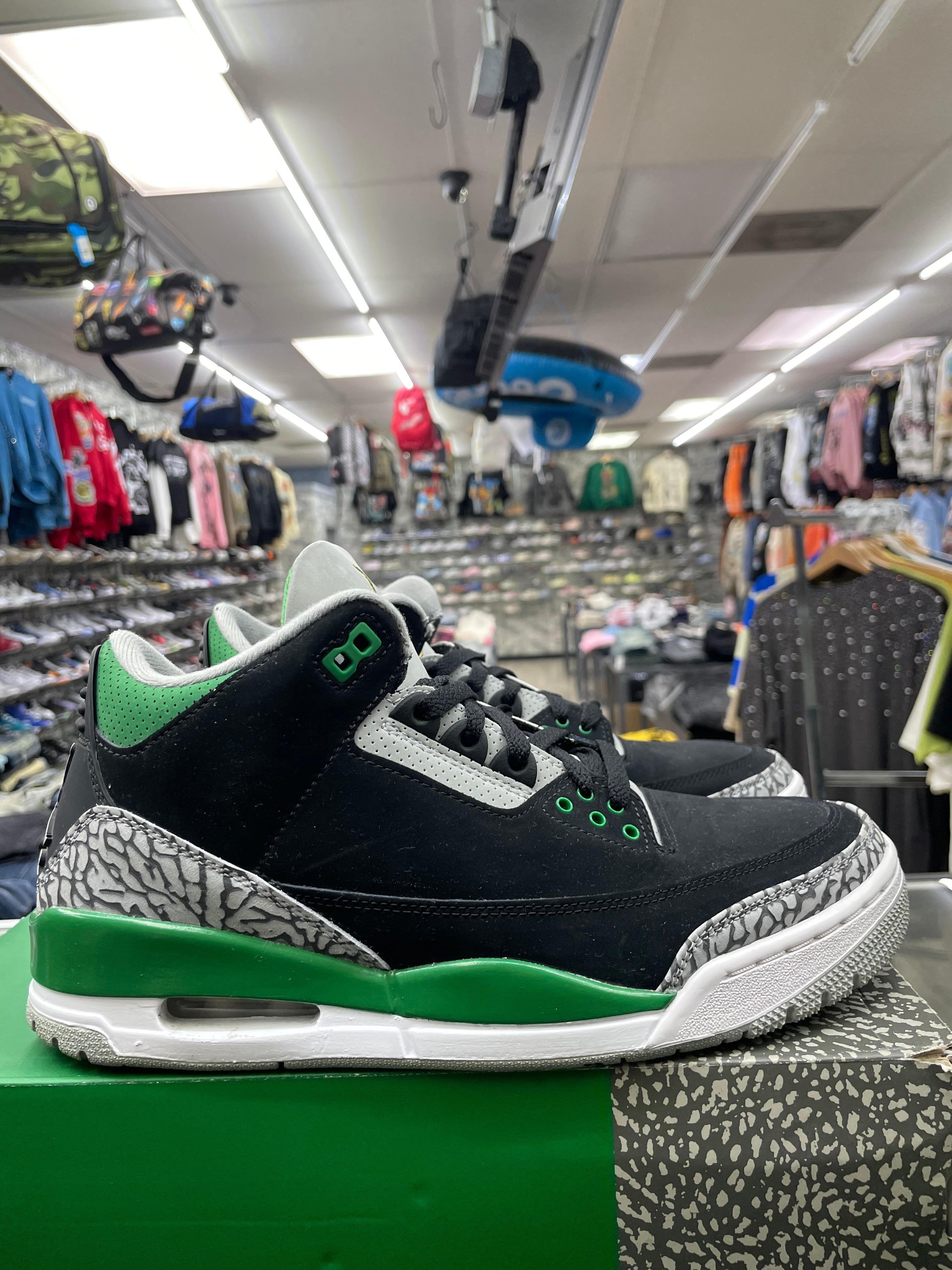 Air Jordan Retro 3 “Pine Green” *Size 9 Preowned*