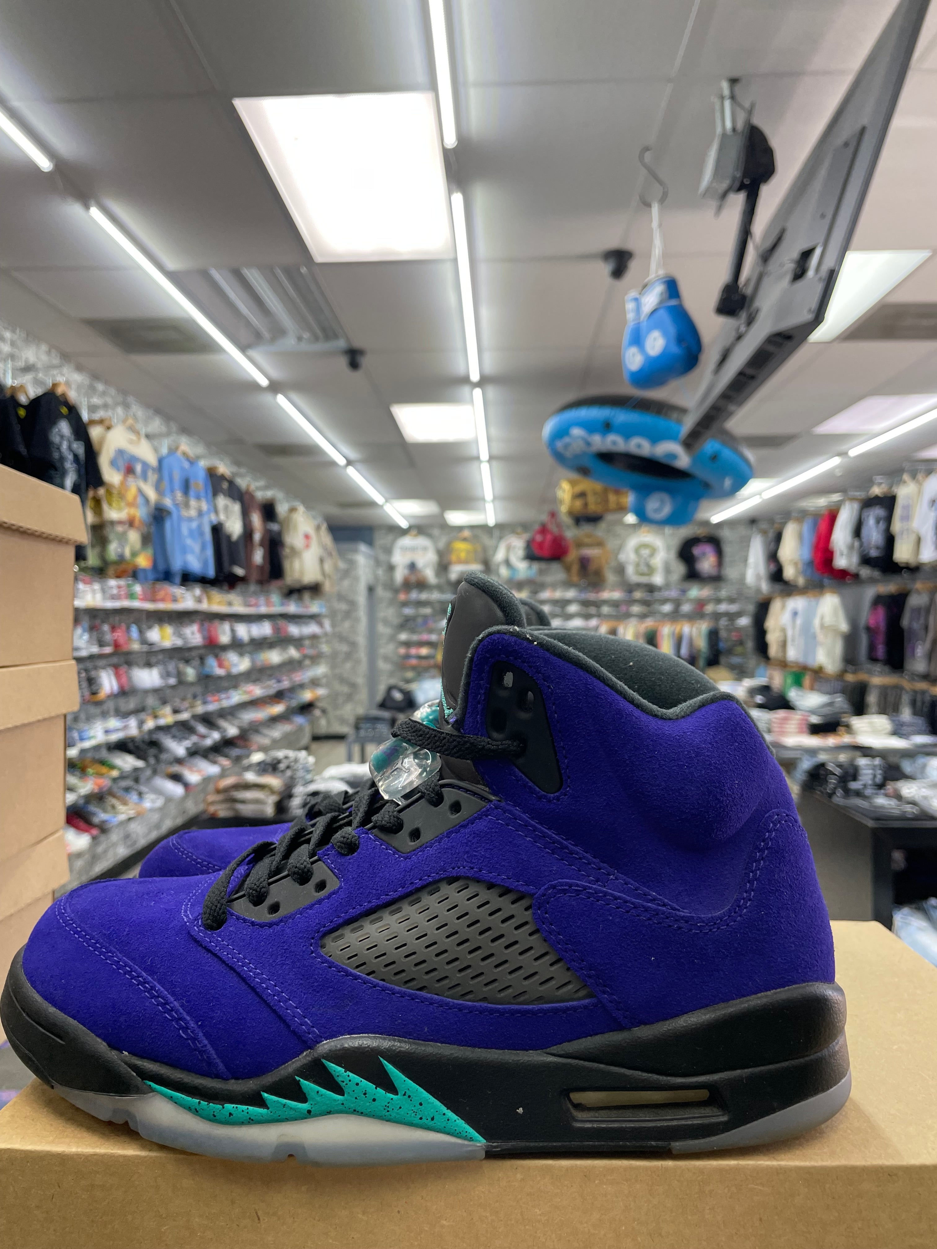 Air Jordan Retro 5 “Alternate Grape” *Size 8.5 Preowned*
