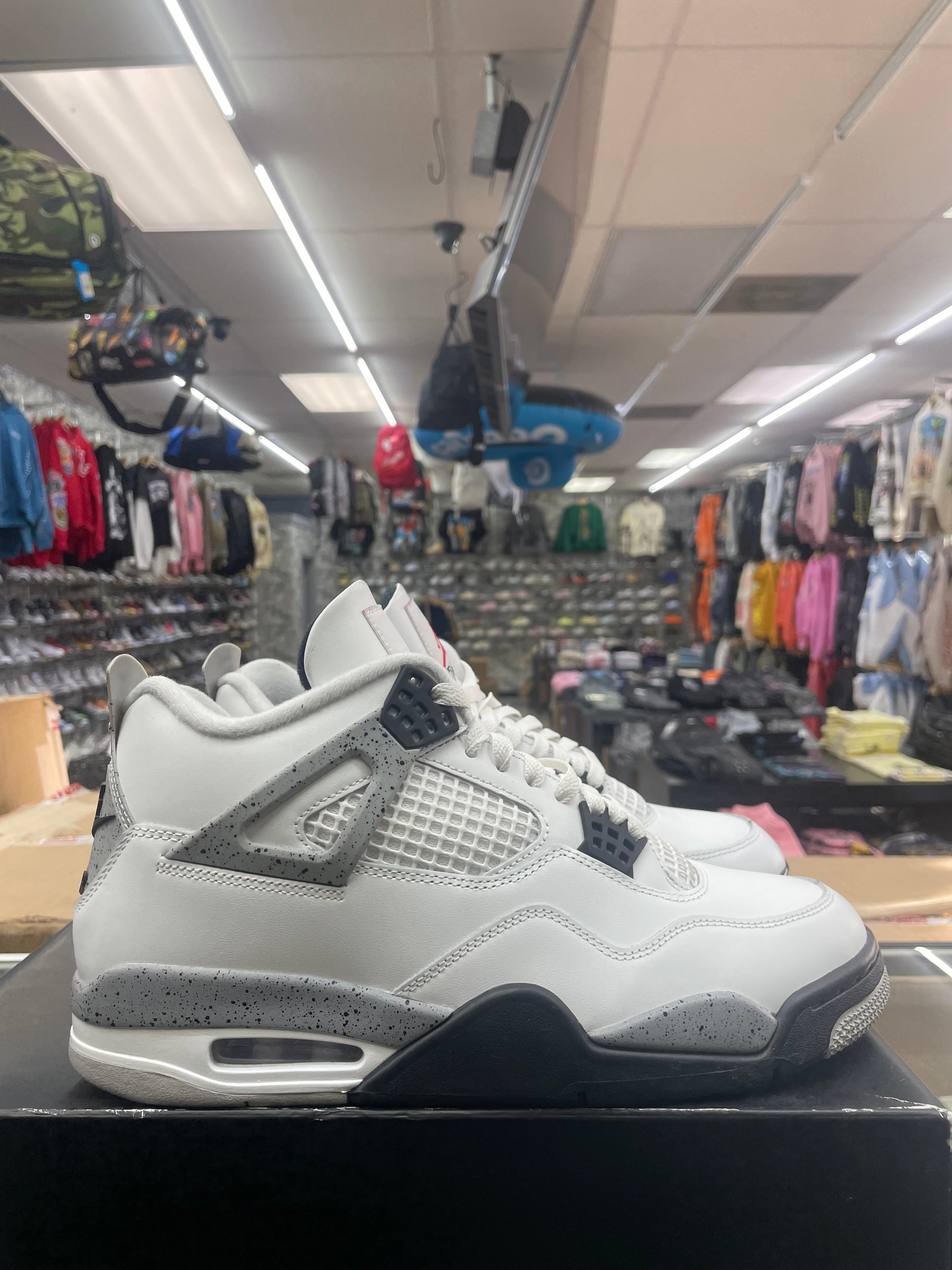 Air Jordan Retro 4 “White Cement” *Size 9 Preowned*