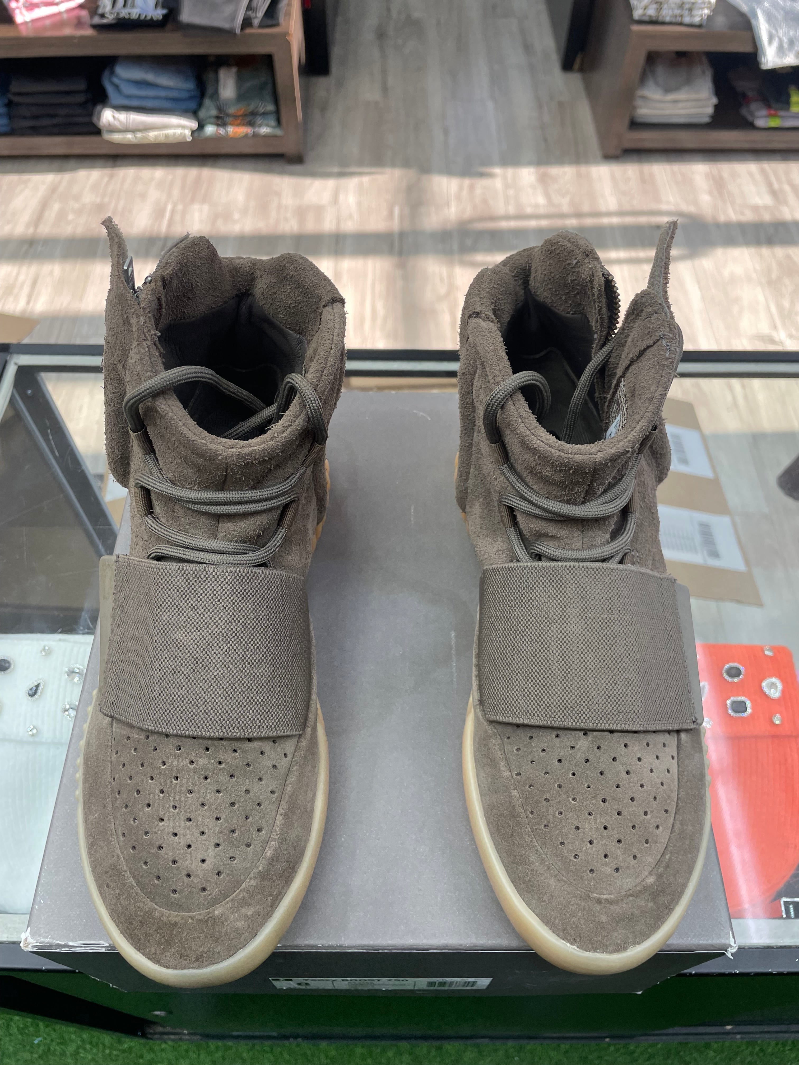 Yeezy Boost 750 “Chocolate” *Size 8 Preowned*