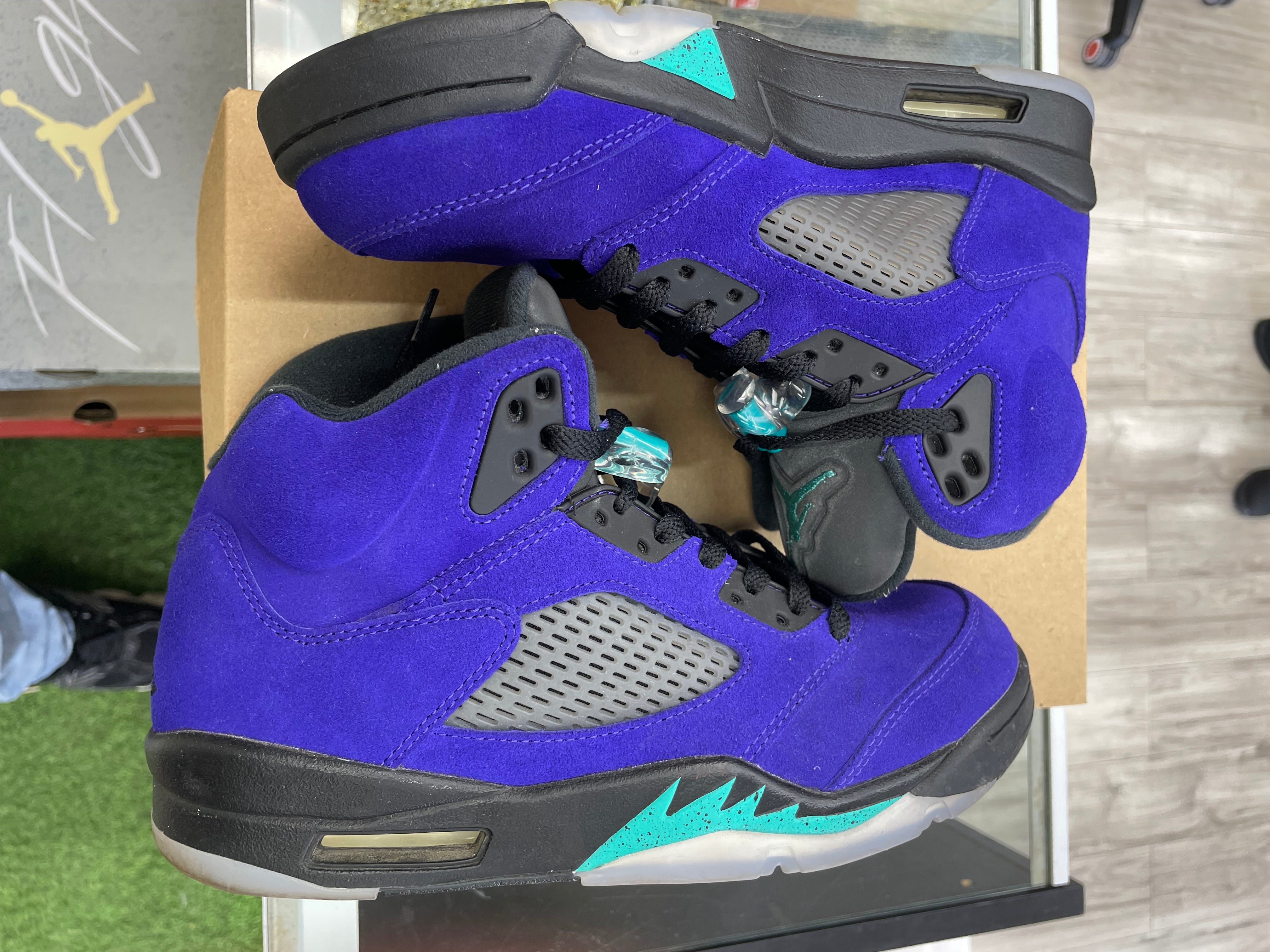 Air Jordan Retro 5 “Alternate Grape” *Size 8.5 Preowned*