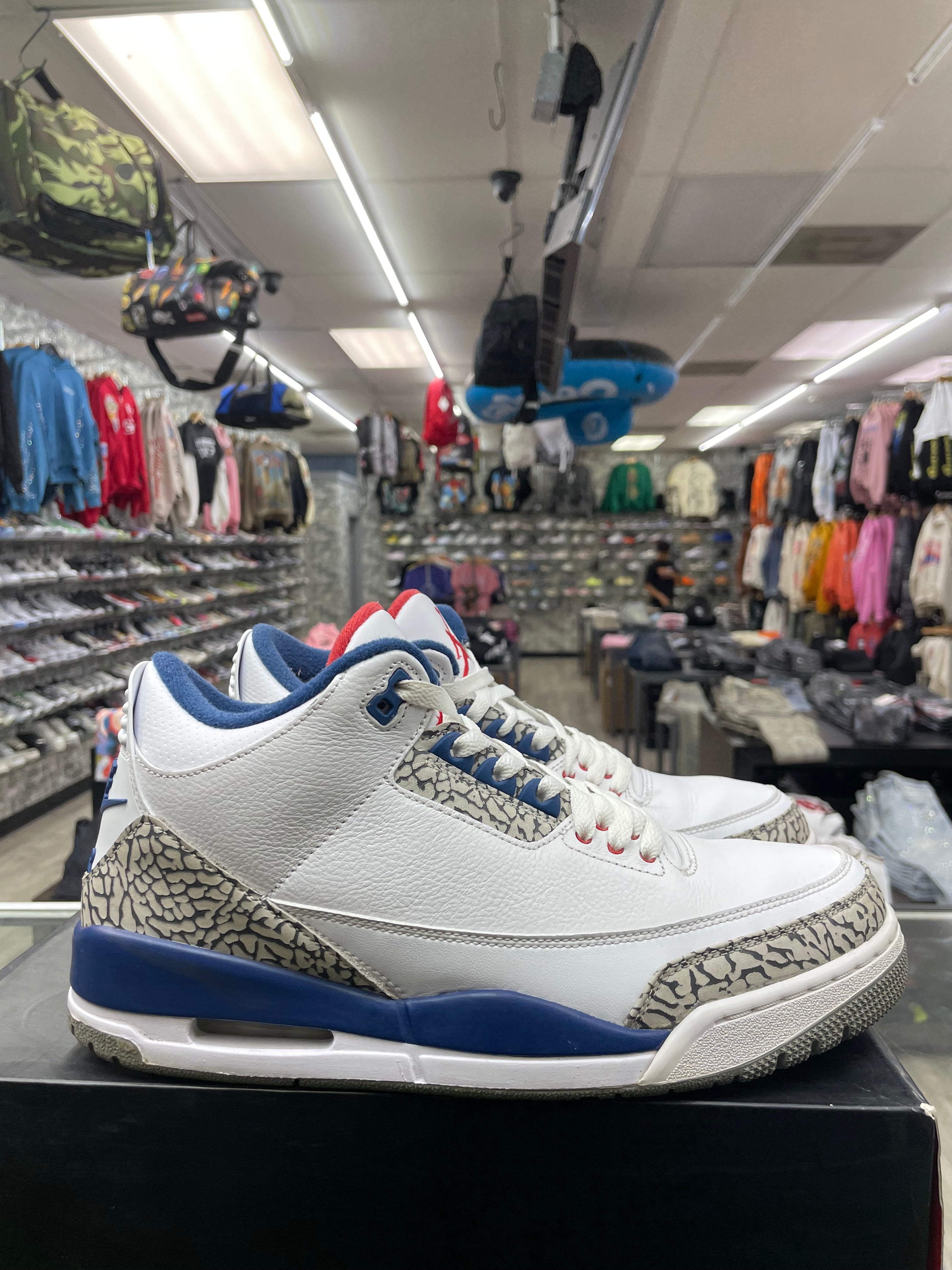 Air Jordan Retro 3 “True Blue” *Size 10 Preowned*