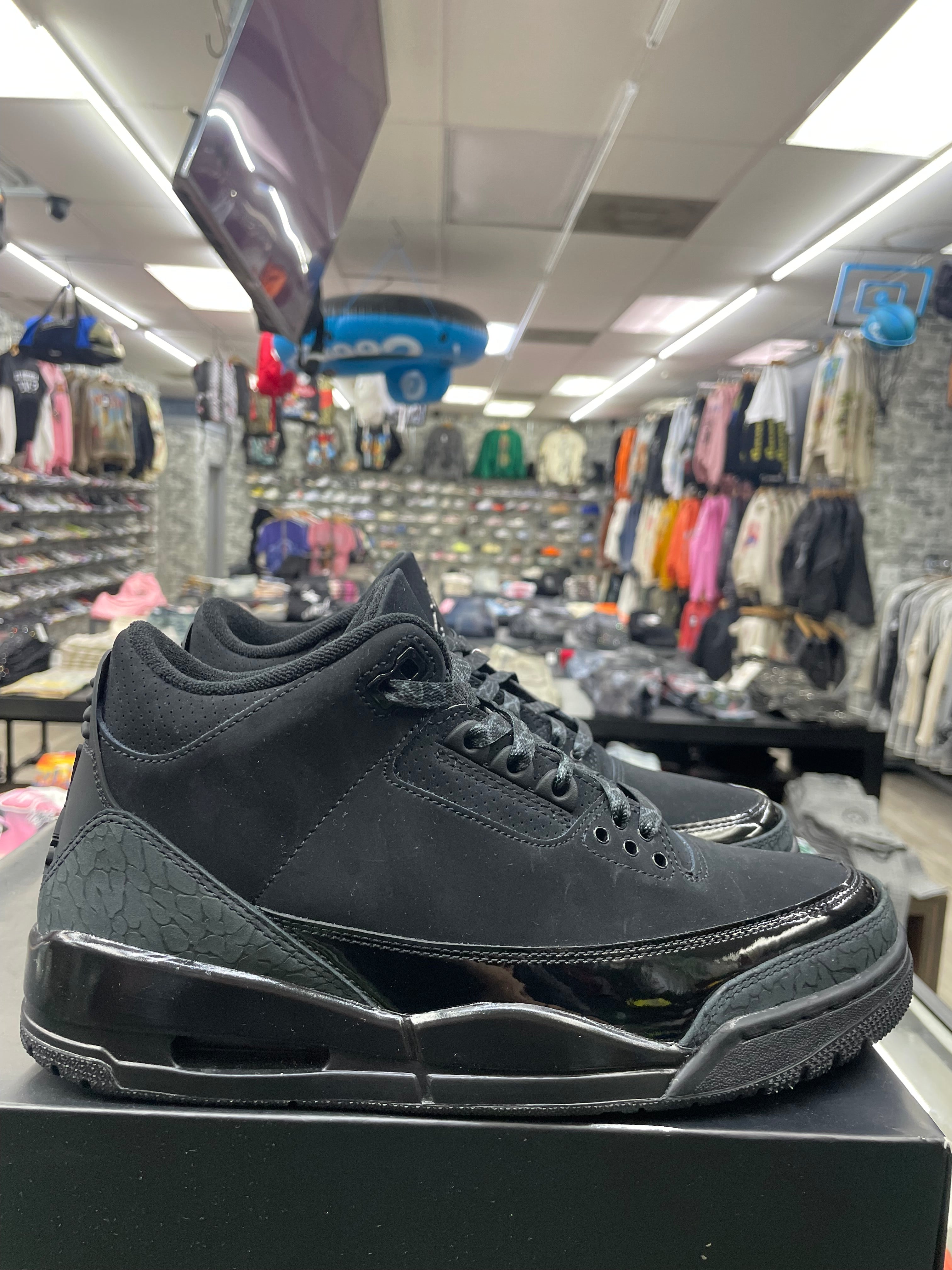 Air Jordan Retro 3 “Black Cat” *Size 8.5 Preowned*
