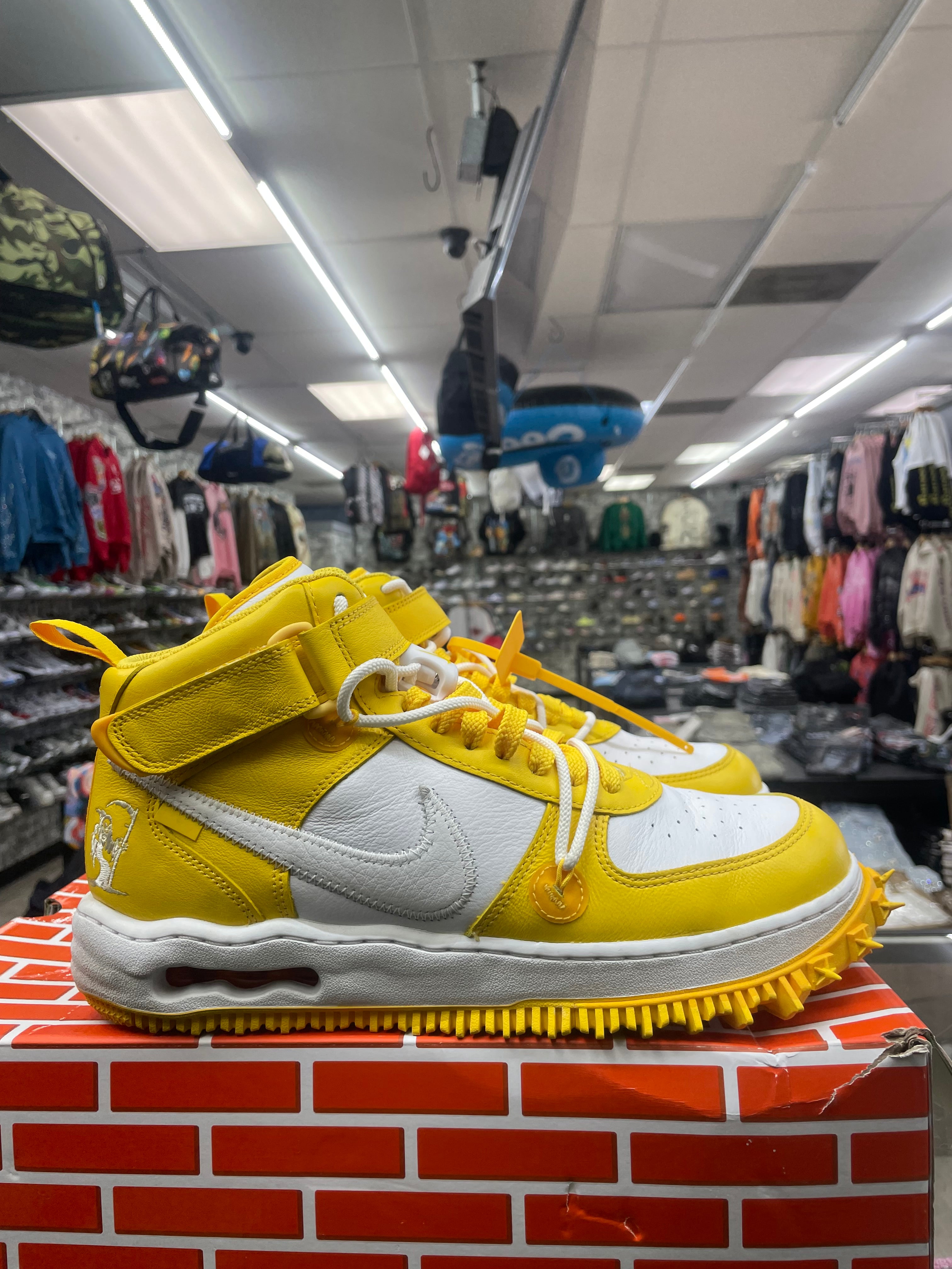 Nike Air Force 1 Mid “Off-White Varsity Maize” *Size 11 Preowned*