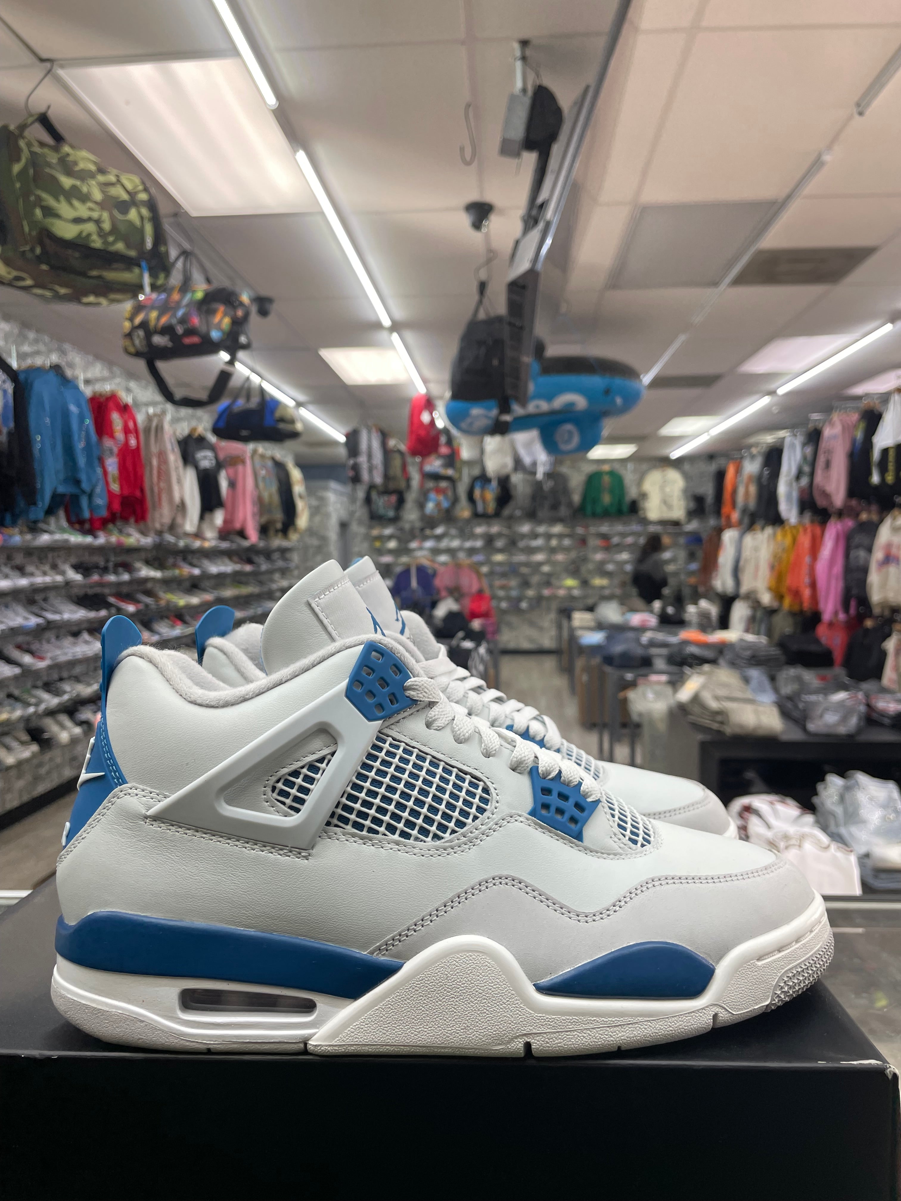 Air Jordan Retro 4 “Military Blue” *Size 9.5 Preowned*