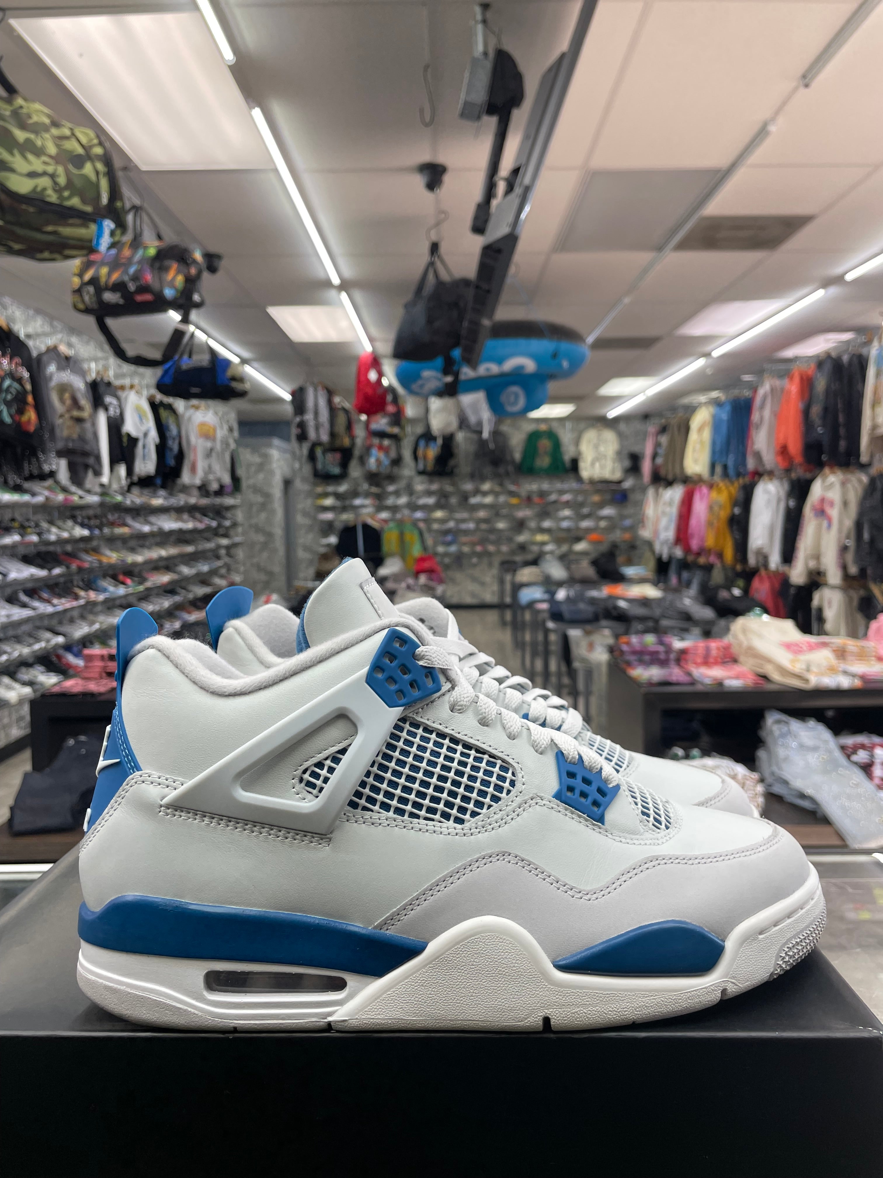 Air Jordan Retro 4 “Military Blue” *Size 10 Preowned*