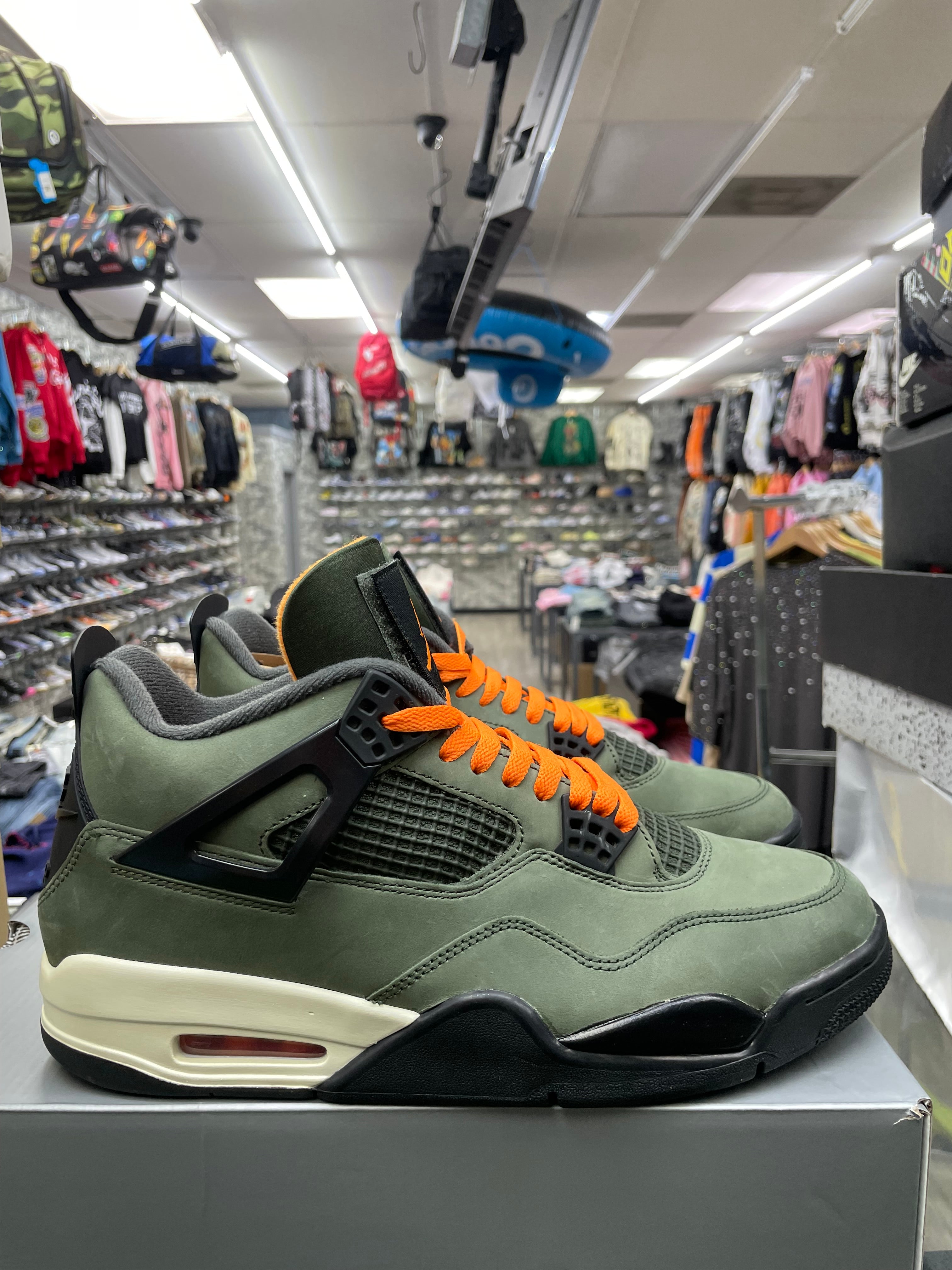 Air Jordan Retro 4 “Undefeated” *Size 11 Preowned*