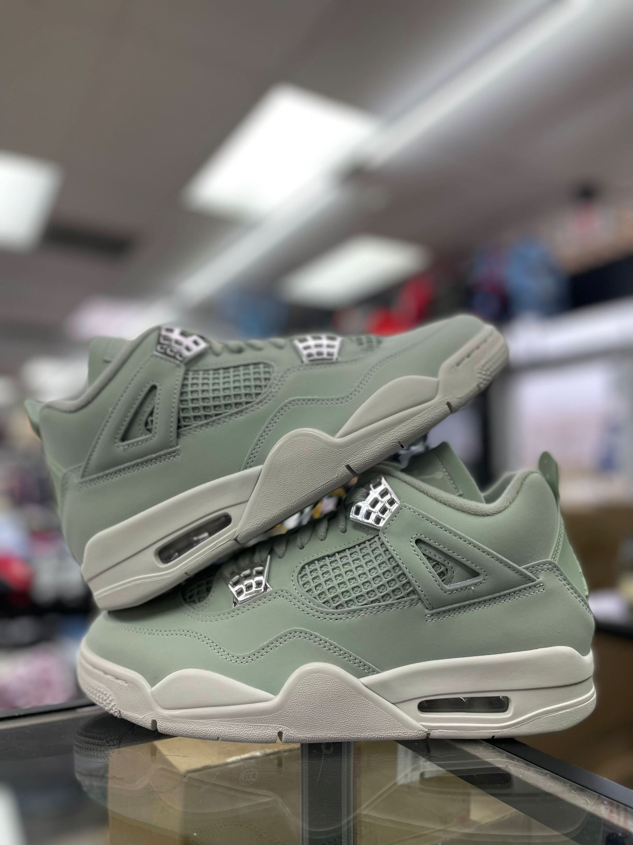 Men’s Size 8 - New Air Jordan 4 Retro “Seafoam” Air Jordan 4 Retro Seafoam Sail Size: 9.5 Women main image 4