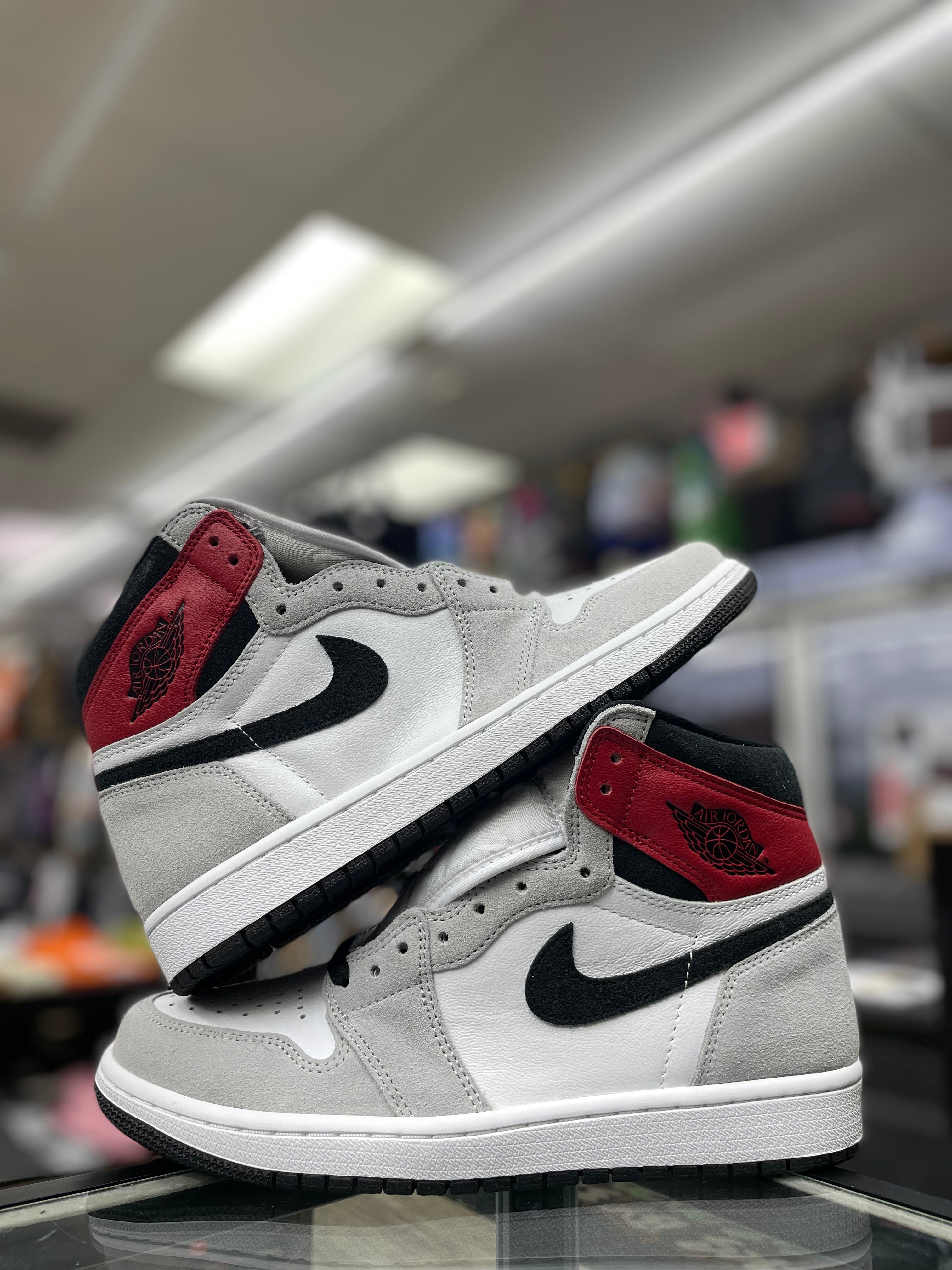 Air Jordan 1 “Light Smoke Grey” (555088-126)