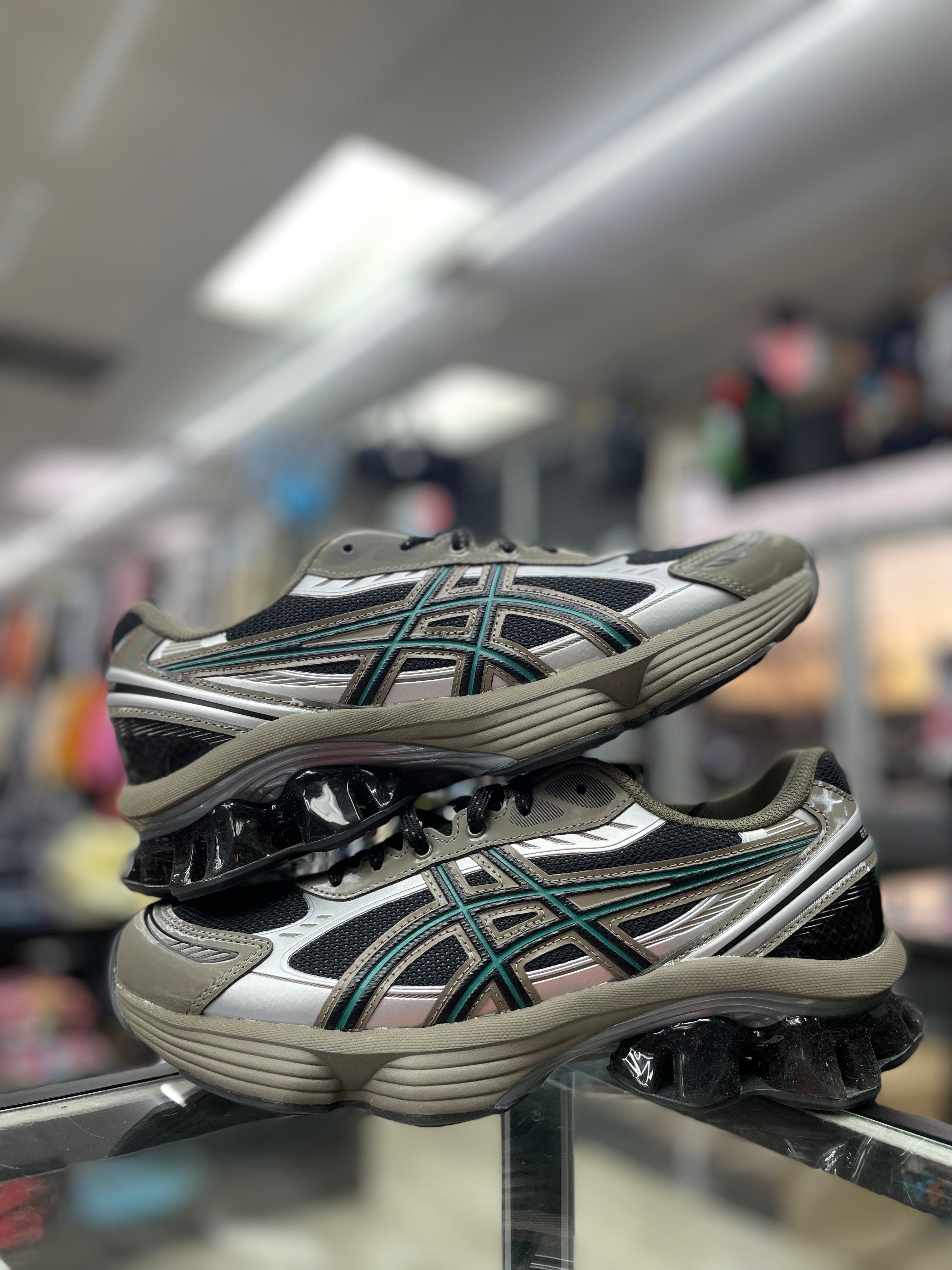 Asics Gel-Kinetic Fluent “Black Dark Taupe”