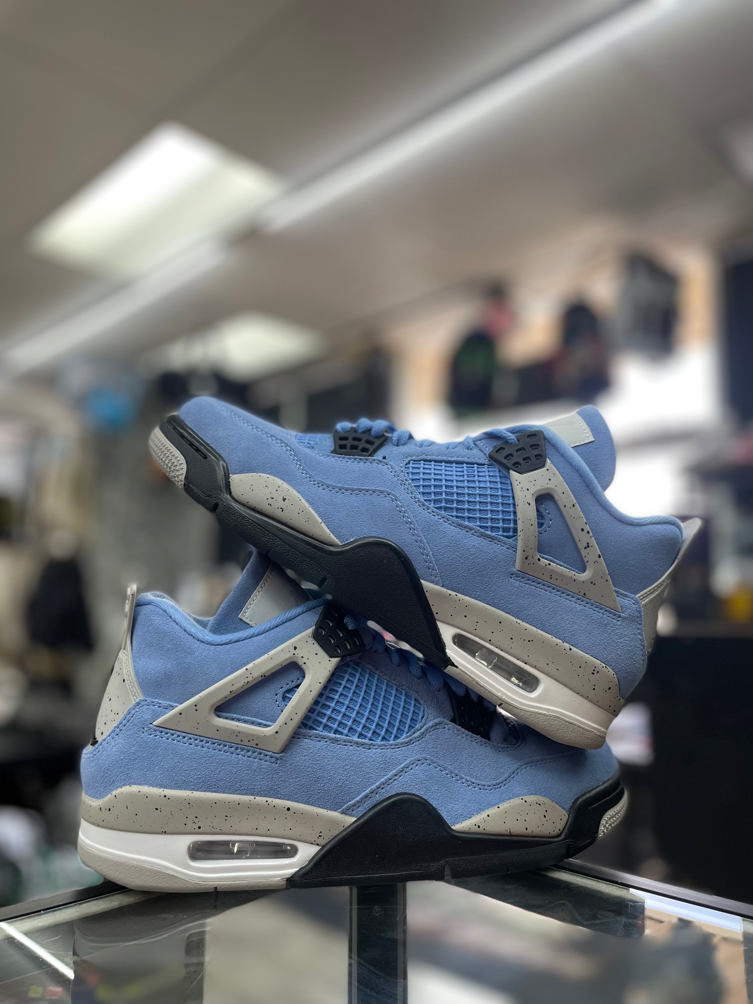 Air Jordan Retro 4 “University Blue”