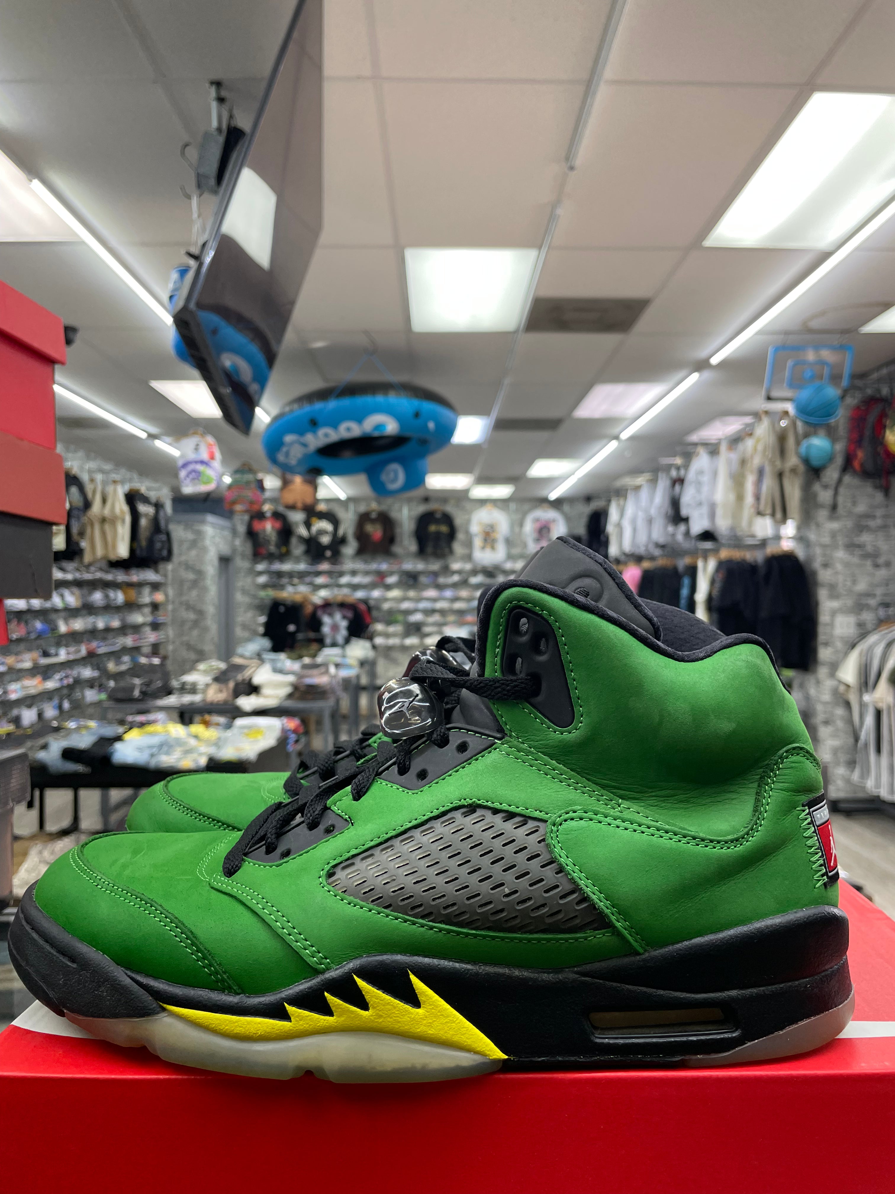 Air Jordan Retro 5 “Se Oregon” *Size 10 Preowned*