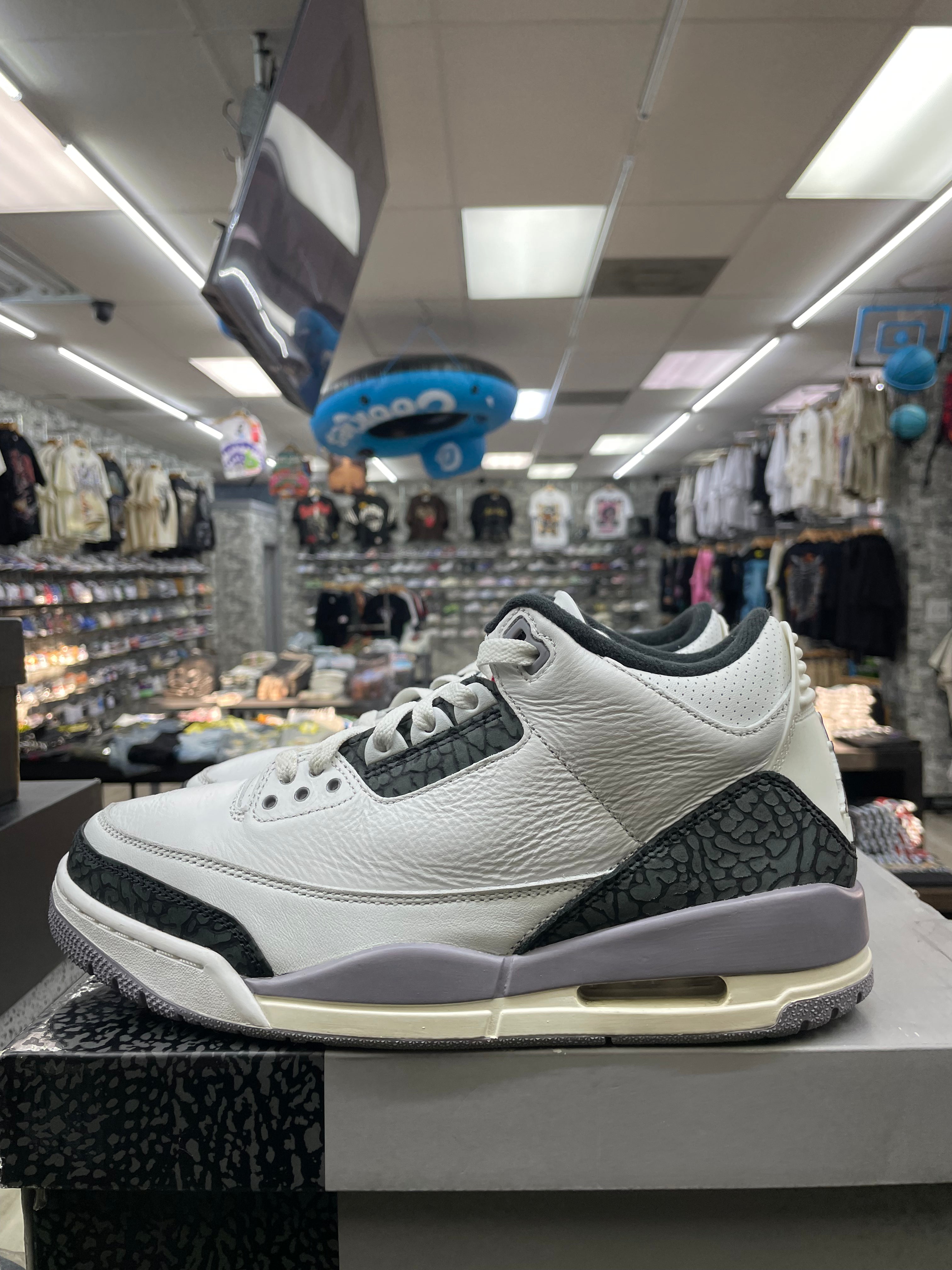 Air Jordan Retro 3 "Cement Grey" *Size 9.5 Preowned*
