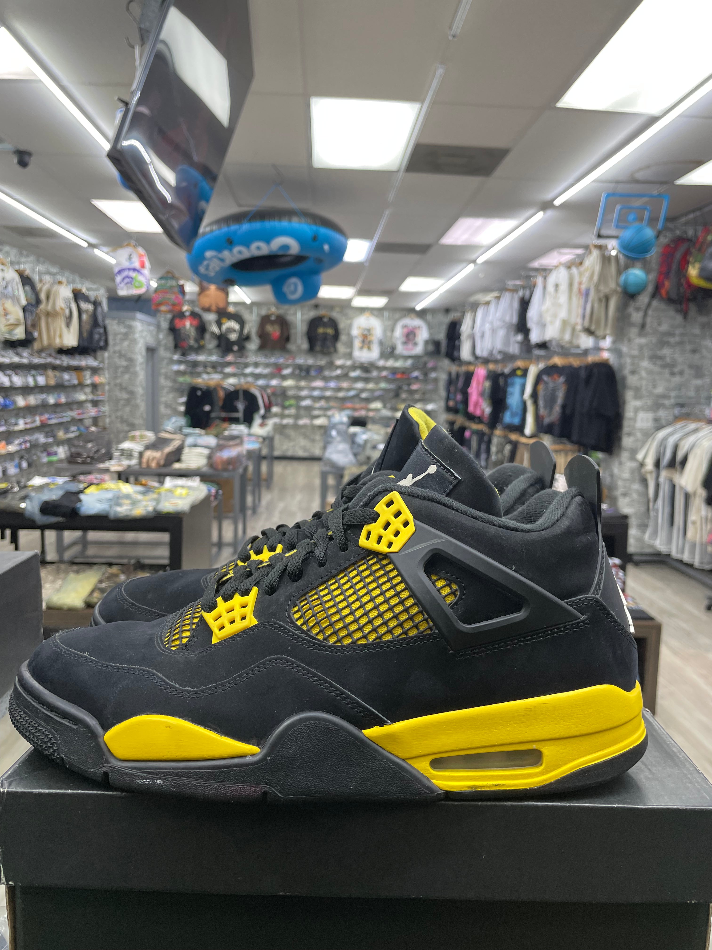 Air Jordan Retro 4 "Yellow Thunder" *Size 11 Preowned*