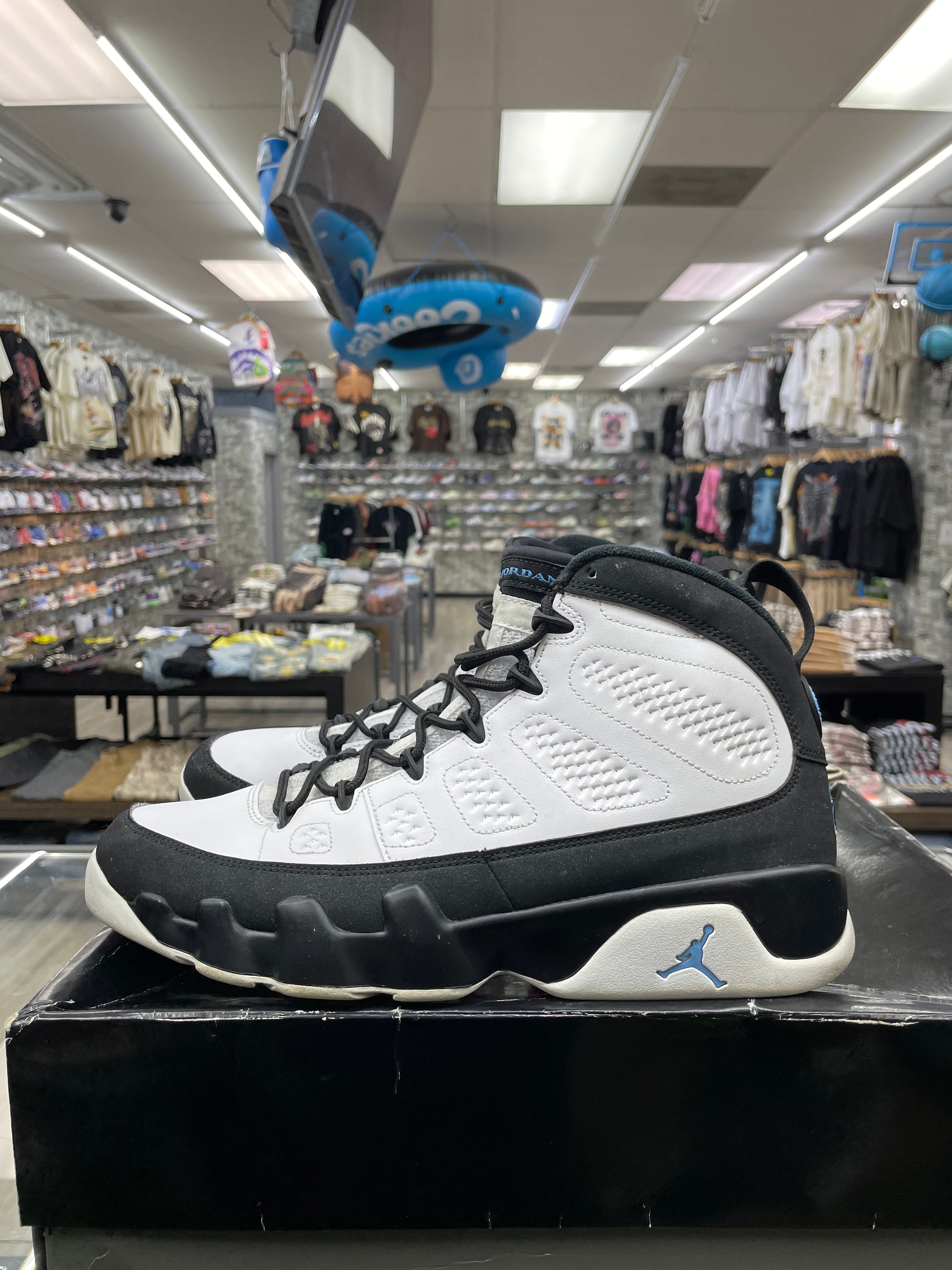 Air Jordan Retro 9 "University Blue" *Size 10 Preowned*
