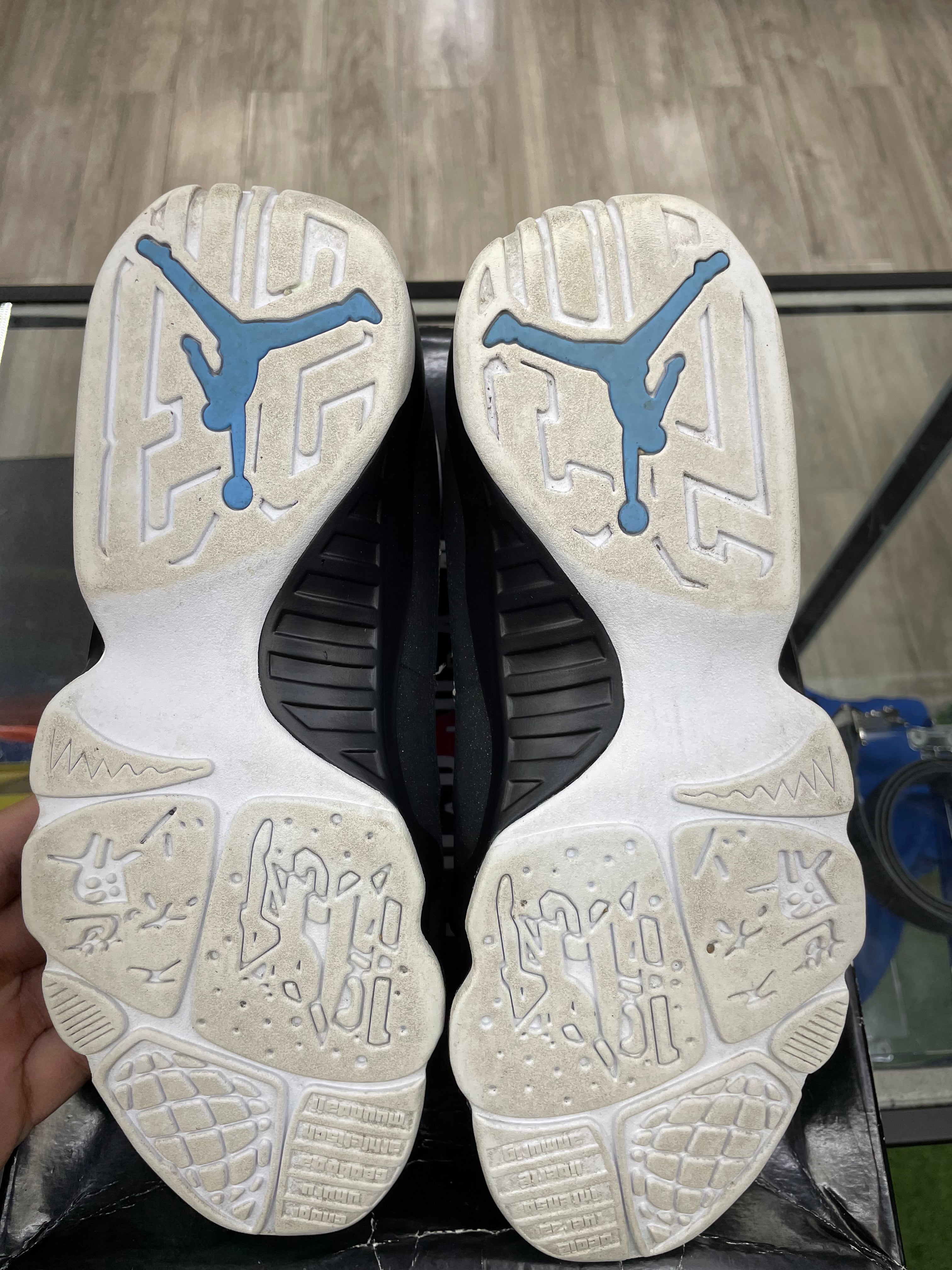 Air Jordan Retro 9 "University Blue" *Size 10 Preowned*