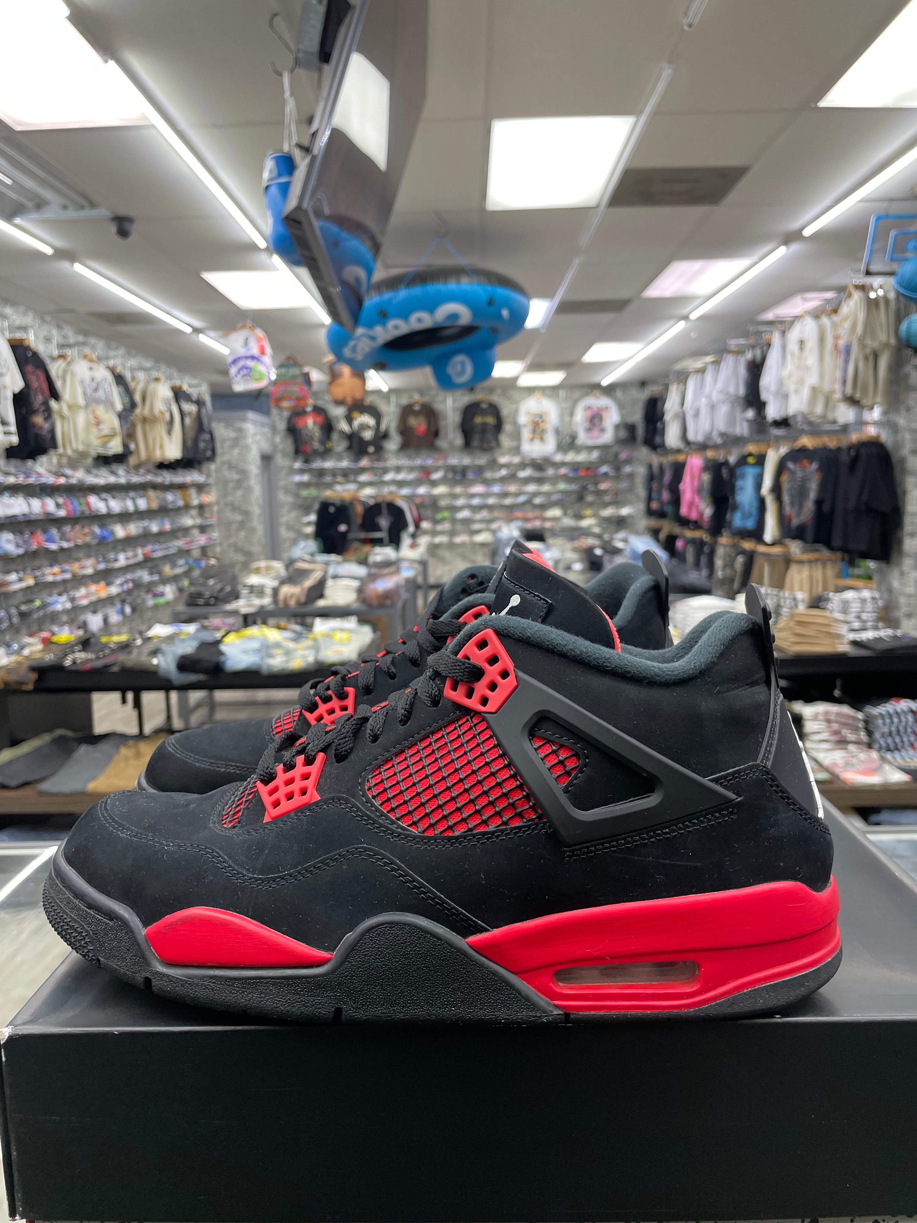 Air Jordan Retro 4 "Red Thunder" *Size 11 Preowned*