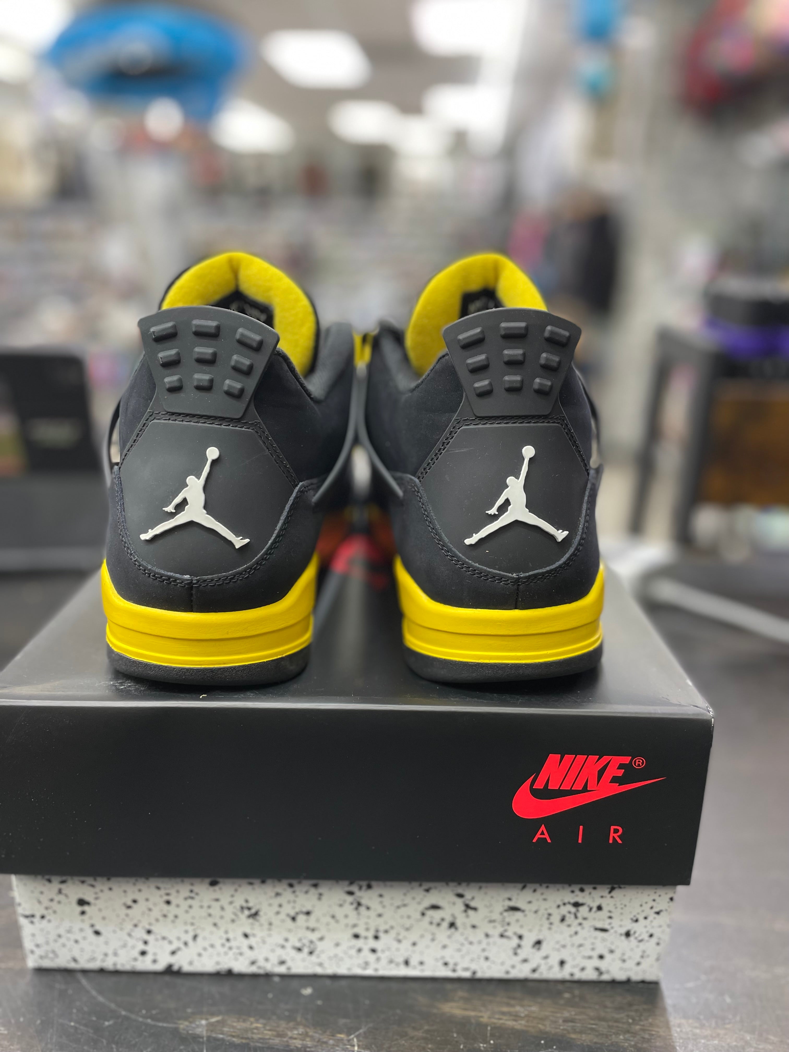 Air Jordan Retro 4 "Thunder" *Size 11.5 Preowned*