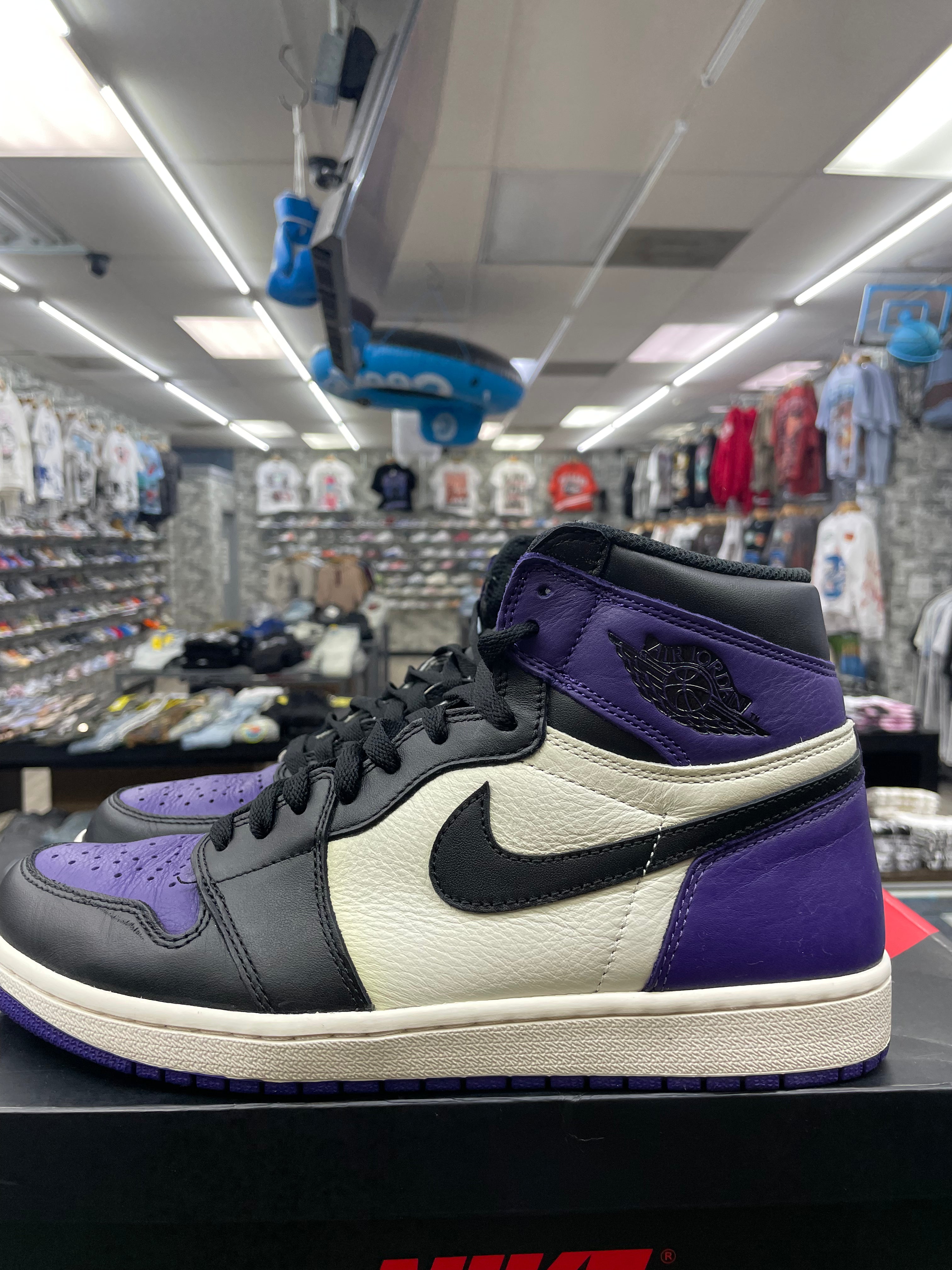 Air Jordan 1 "Court Purple" *Size 11 Preowned* (555088-501)