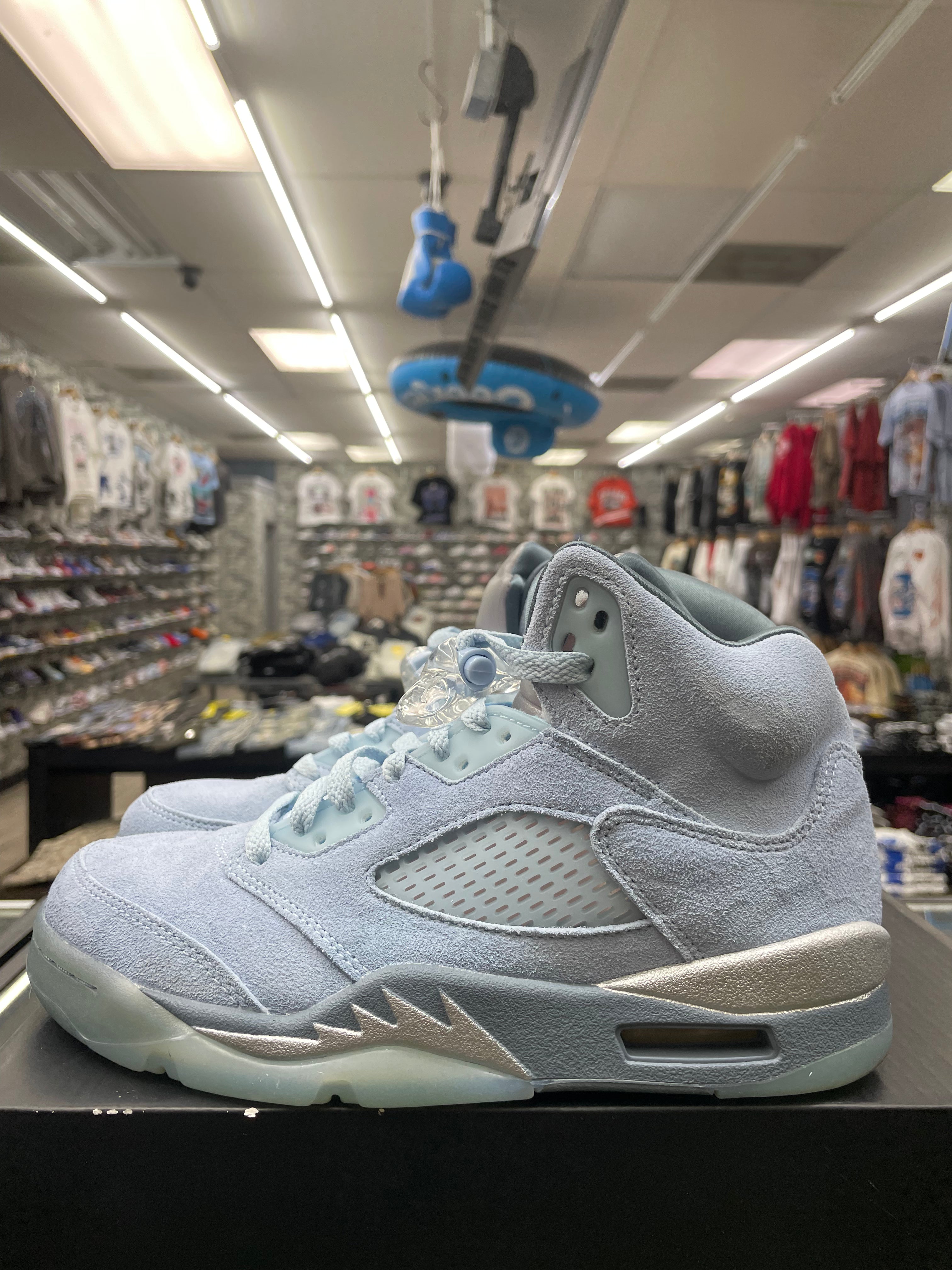 Air Jordan Retro 5 “Bluebird” *Size 5 Preowned* (DD9336-400)