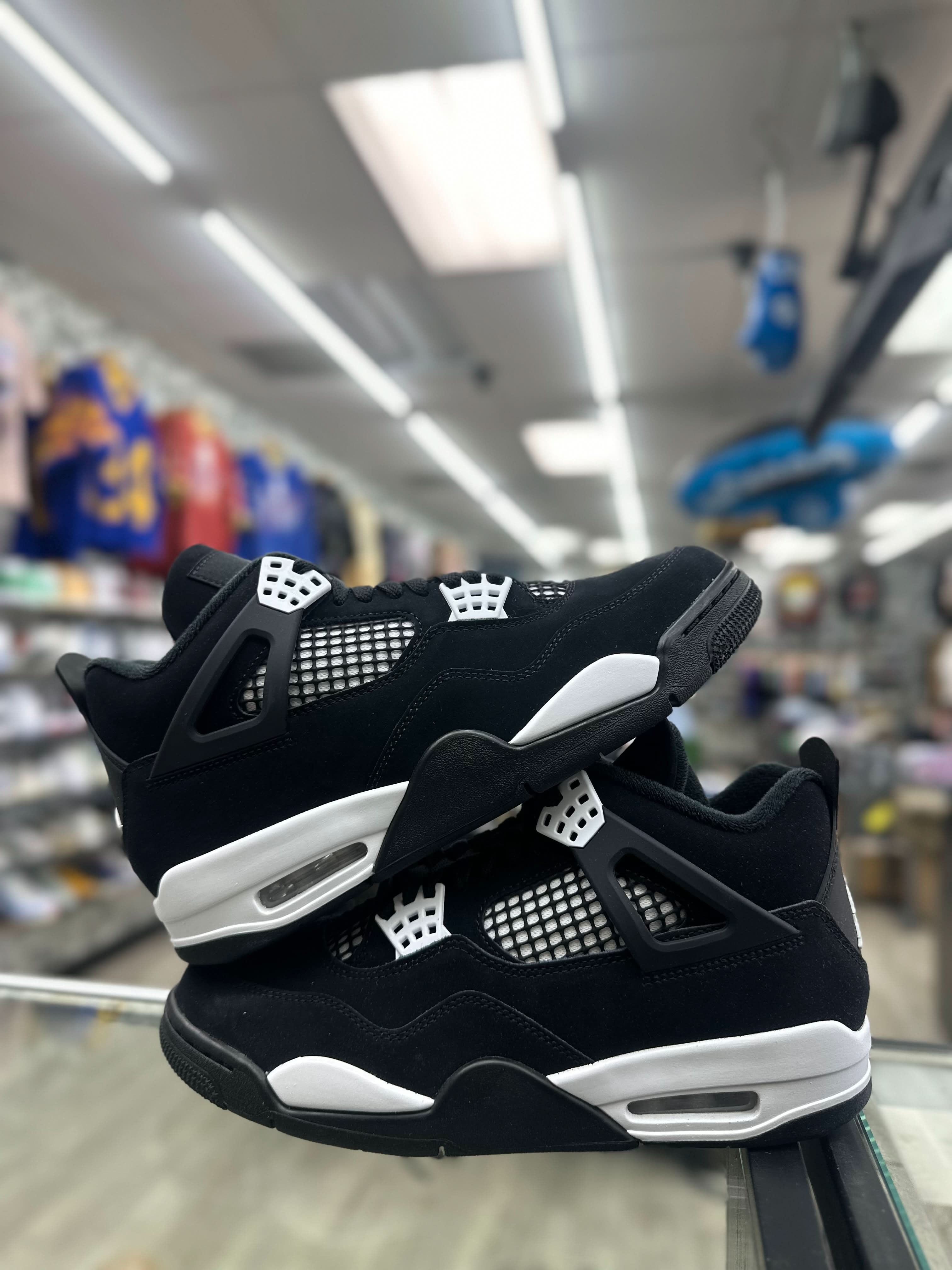 Air Jordan Retro 4 "White Thunder" (MEN)