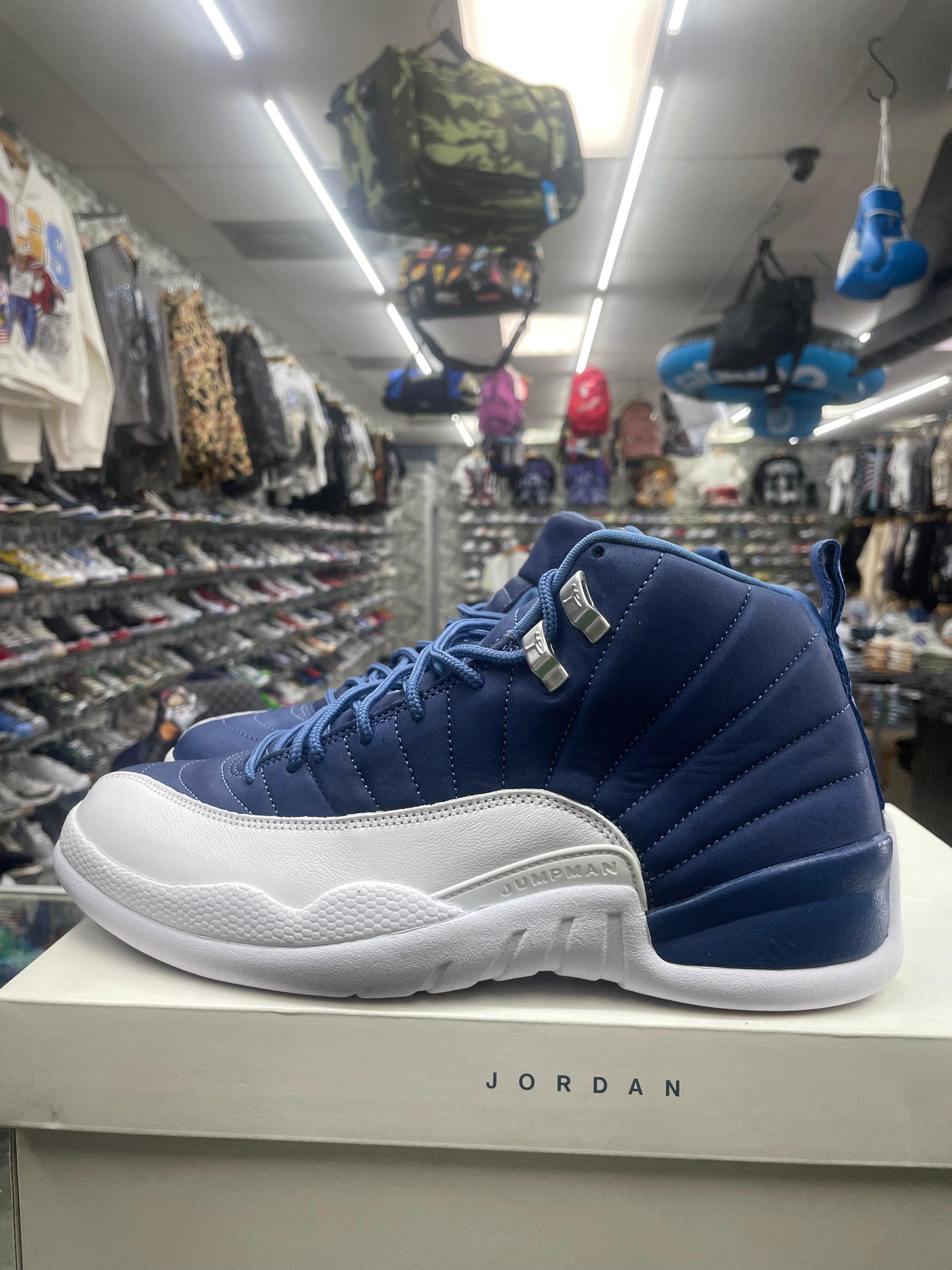 Air Jordan Retro 12 “Indigo” *Size 10.5 Preowned* (130690-404)
