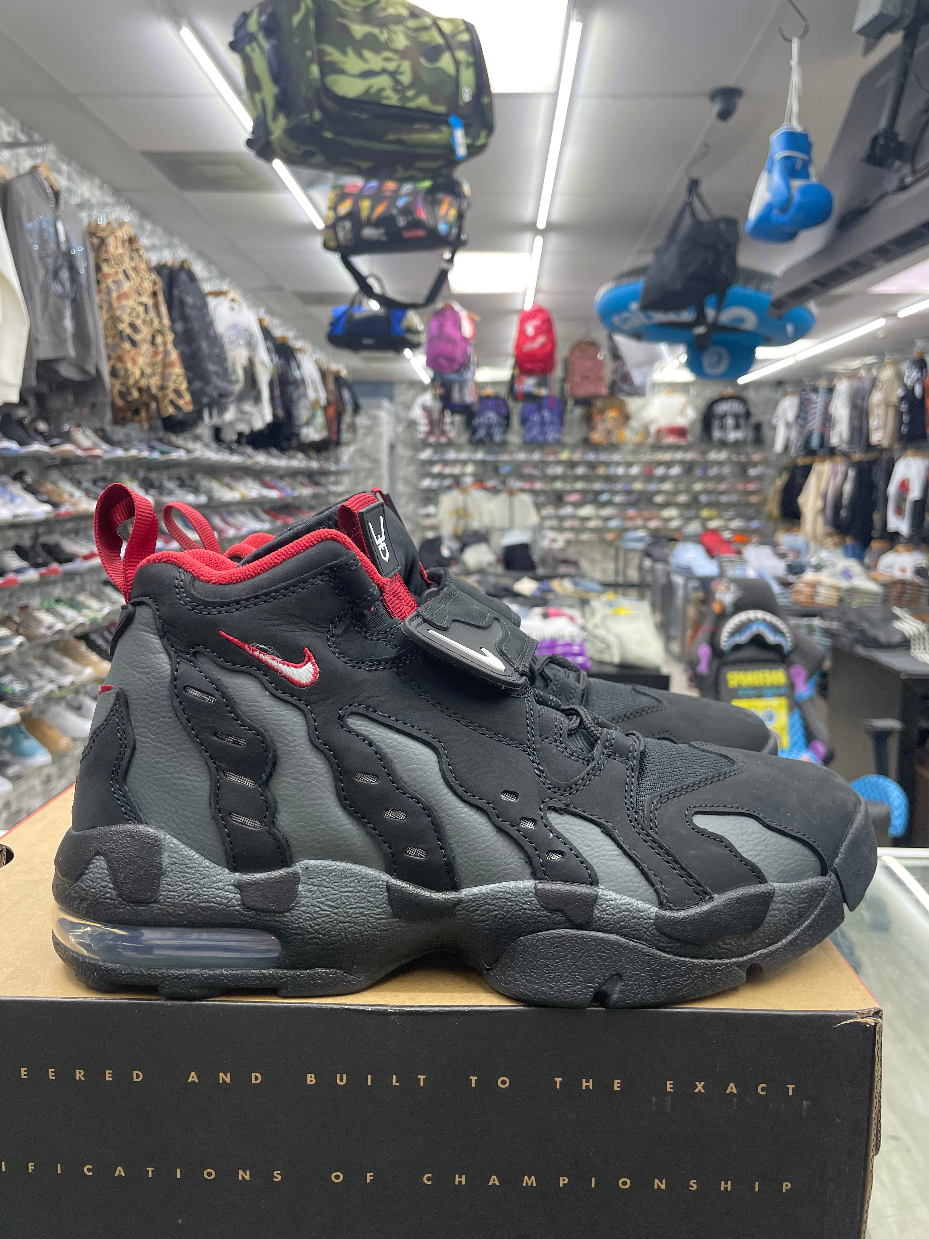 Nike Air Dt Max 96 “Falcons” *Size 9 Preowned* Worn One Time (HQ3620-010)