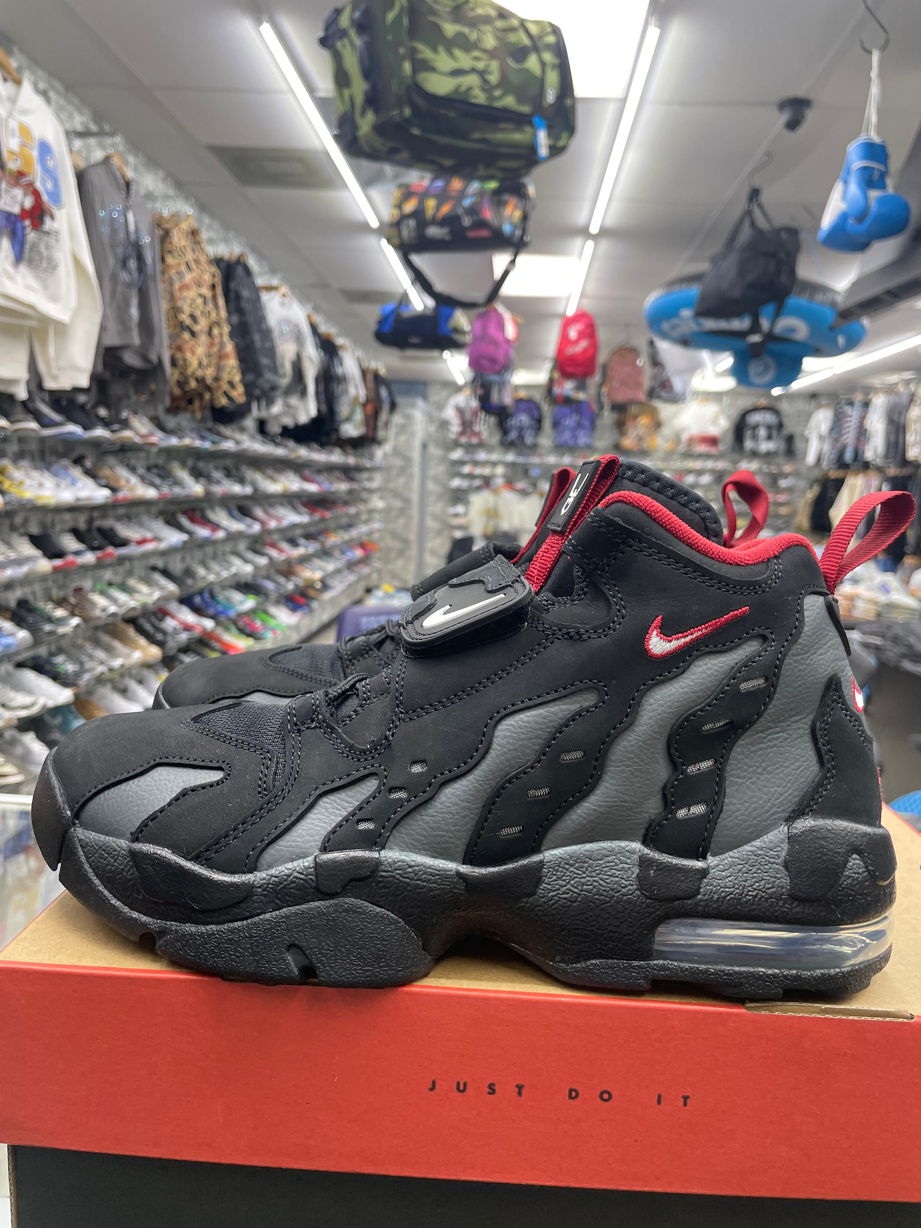 Nike Air Dt Max 96 “Falcons” *Size 9 Preowned* Worn One Time (HQ3620-010)