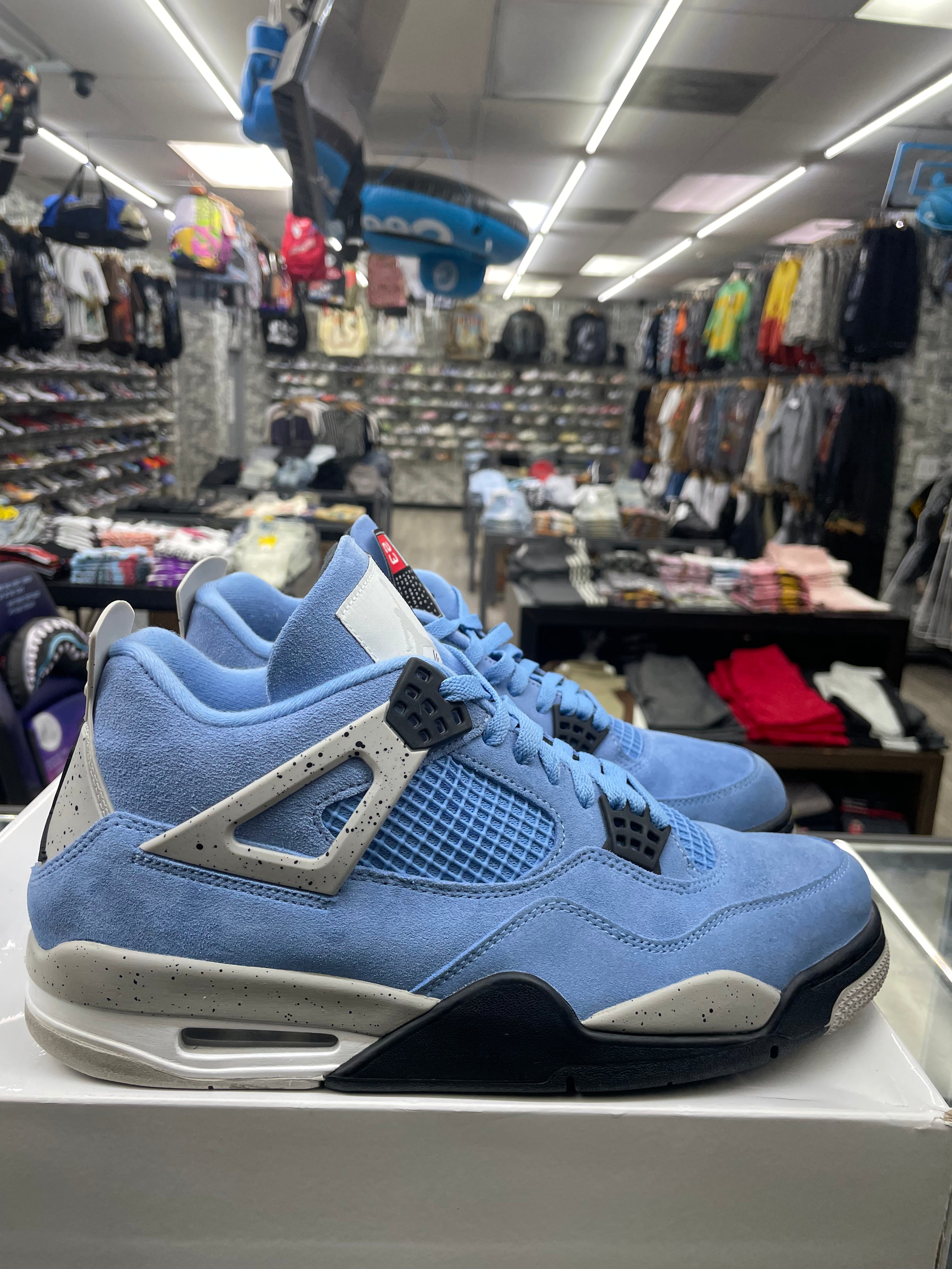 Air Jordan Retro 4 "University Blue" *Size 11.5 Preowned*