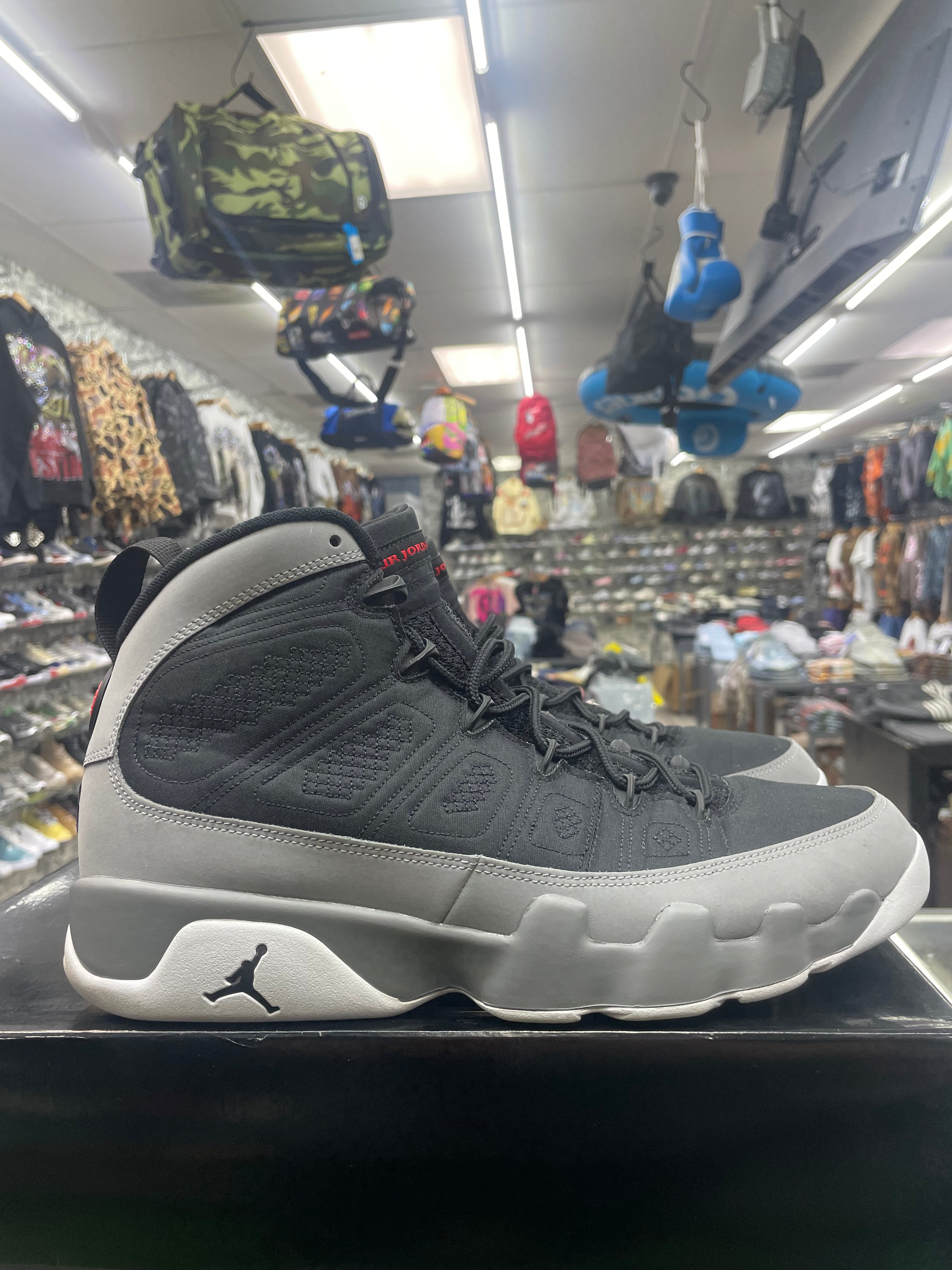 Air Jordan Retro 9 "Particle Grey" *Size 11.5 Preowned* (CT8019-060)