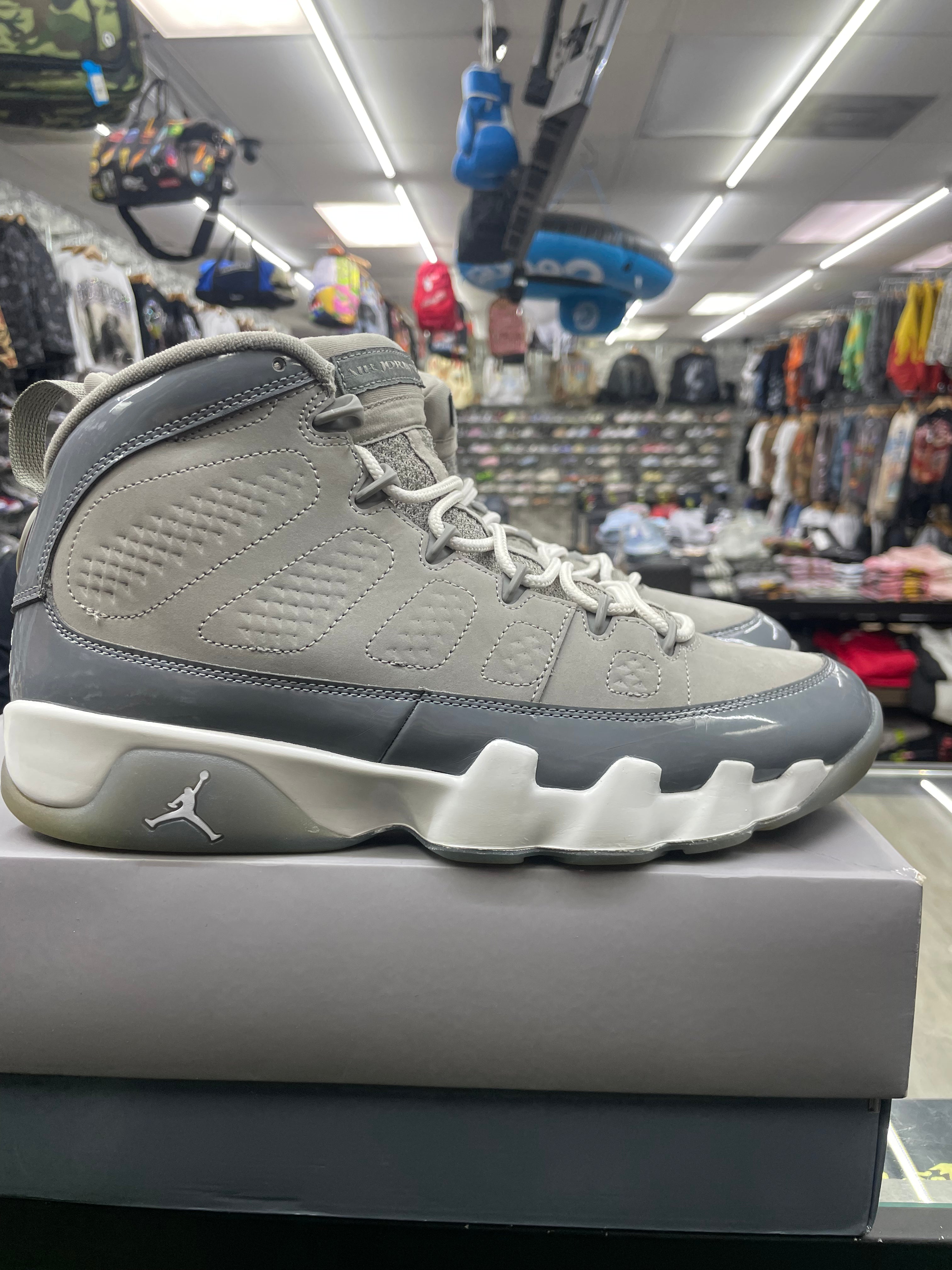 Air Jordan Retro 9 "Cool Grey" *Size 10.5 Preowned* (HV4794-0110)