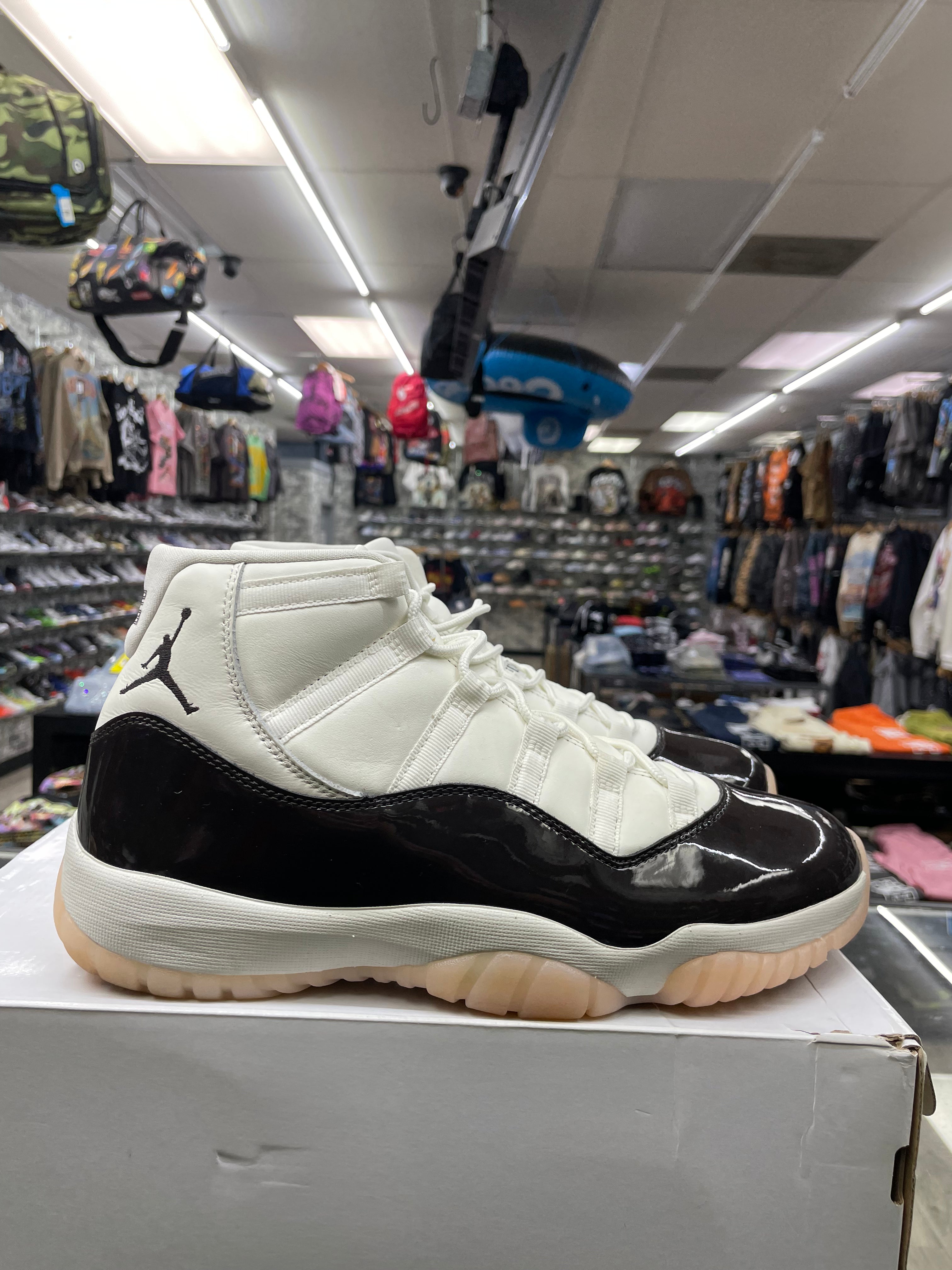 Air Jordan Retro 11 “Neapolitan” *Size 10.5 Preowned* (AR0715-101)