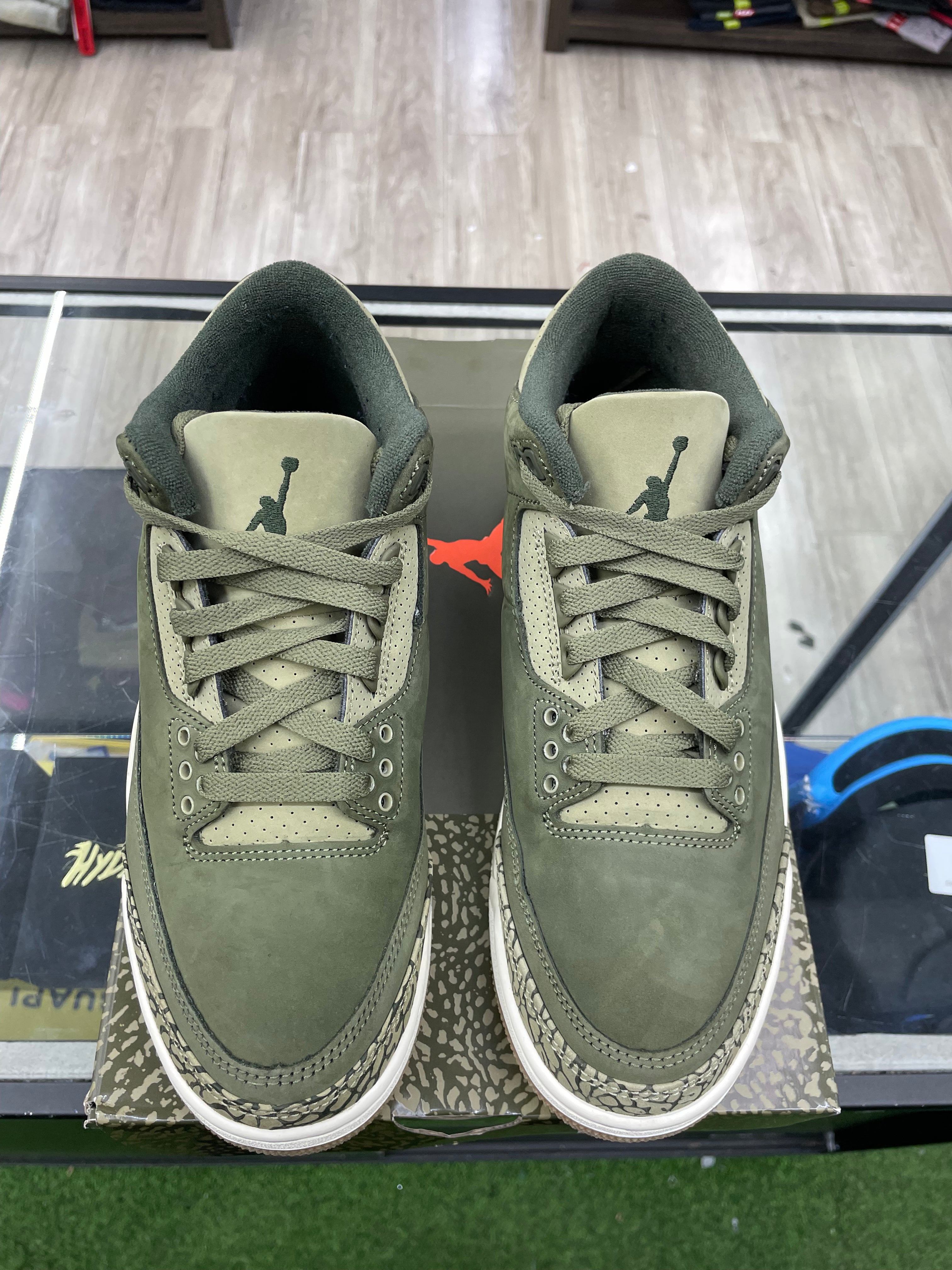 Air Jordan Retro 3 “Family Affairs” *Size 8 Preowned*