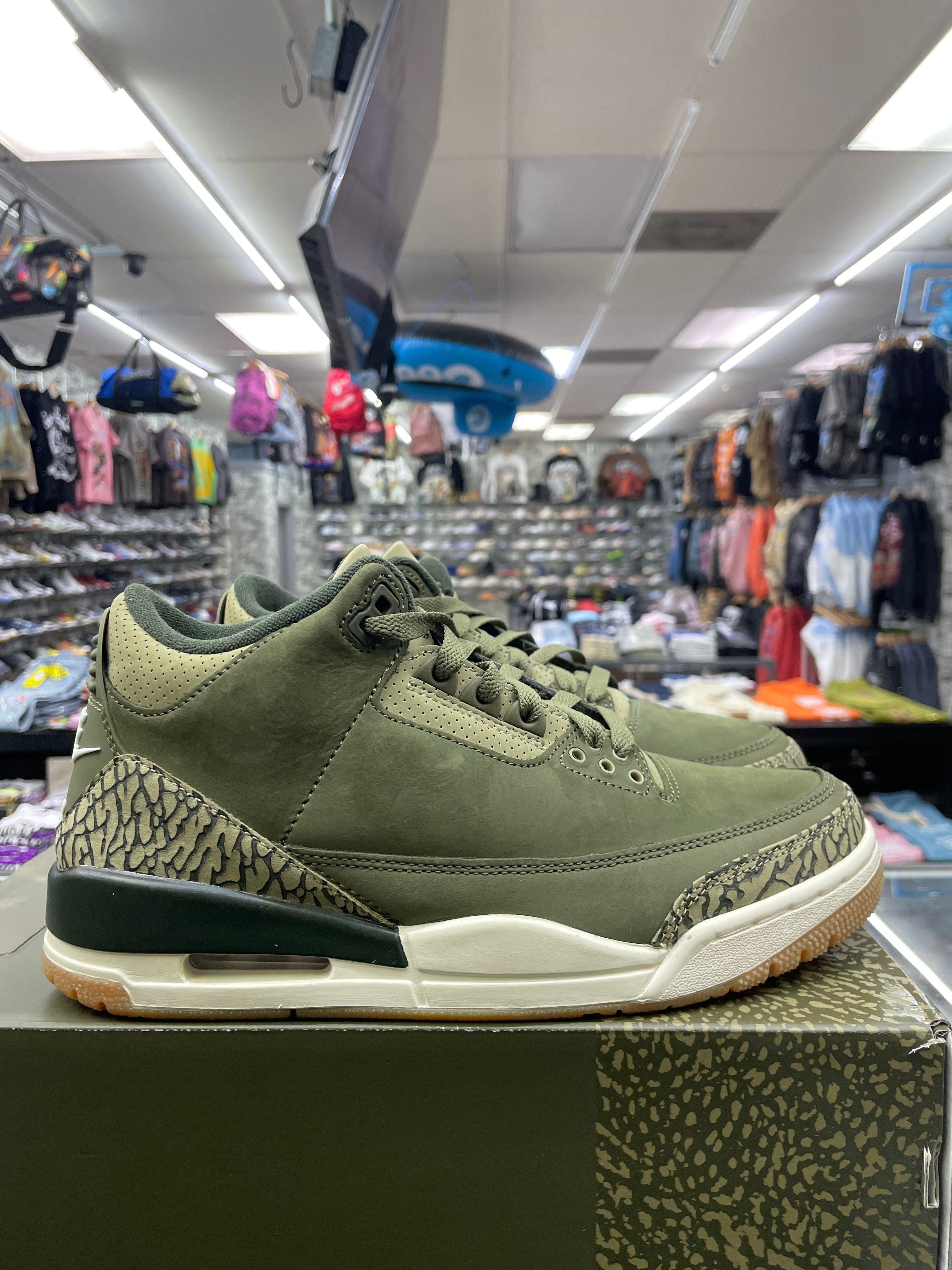 Air Jordan Retro 3 “Family Affairs” *Size 8 Preowned*