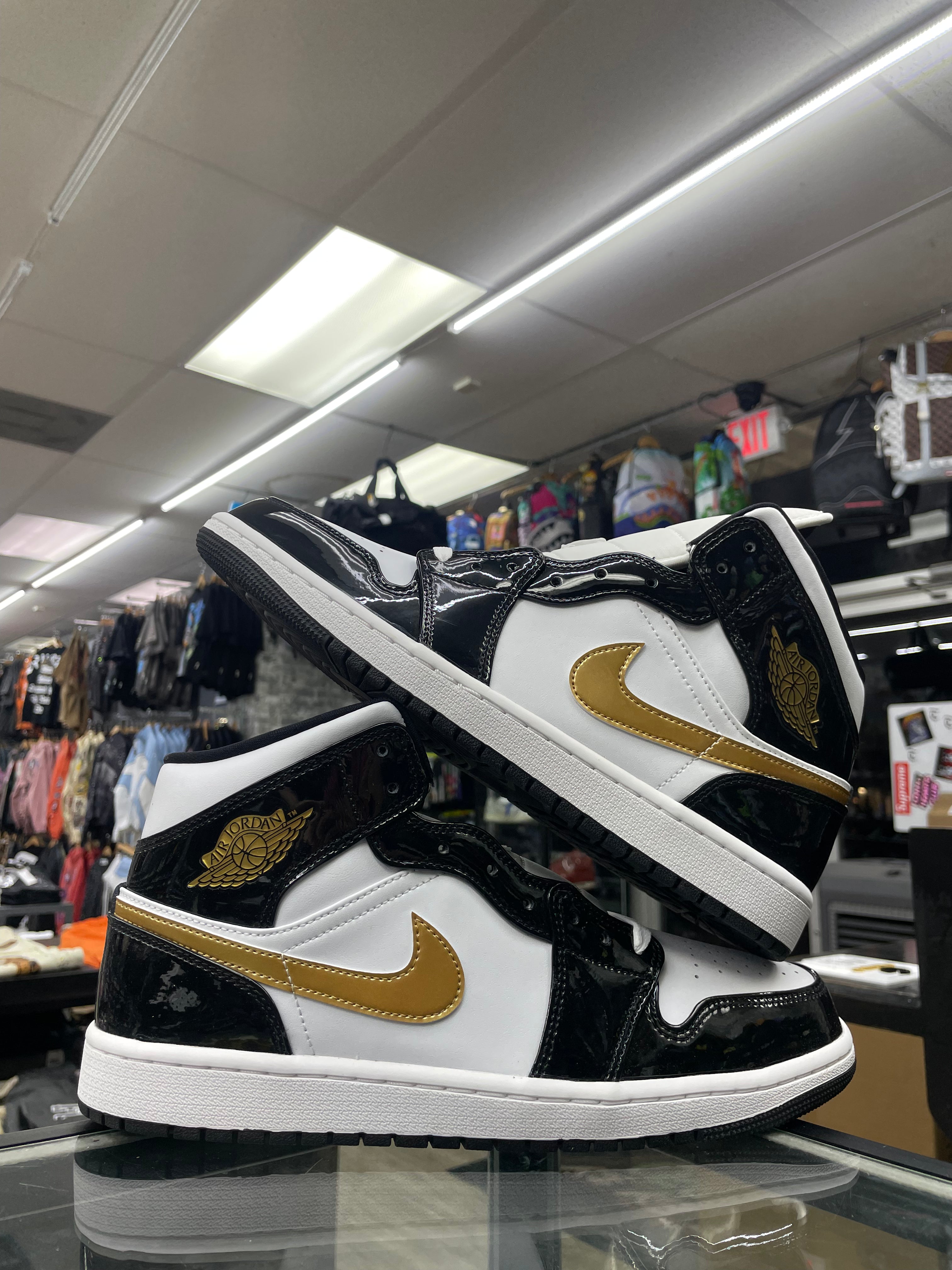 Air Jordan 1 “Patent Black White Gold”
