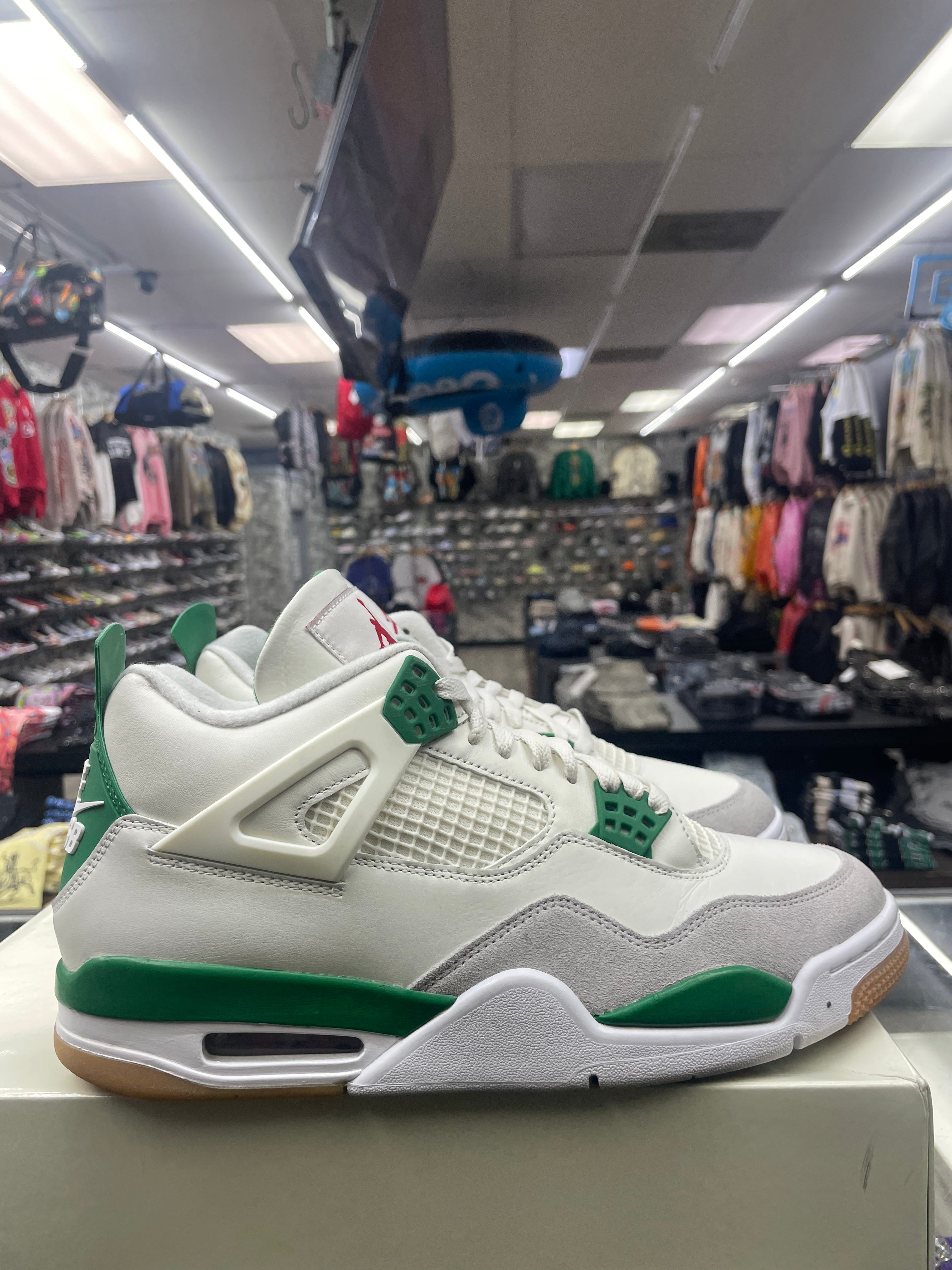 Air Jordan Retro 4 SB “Pine Green” *Size 11 Preowned*