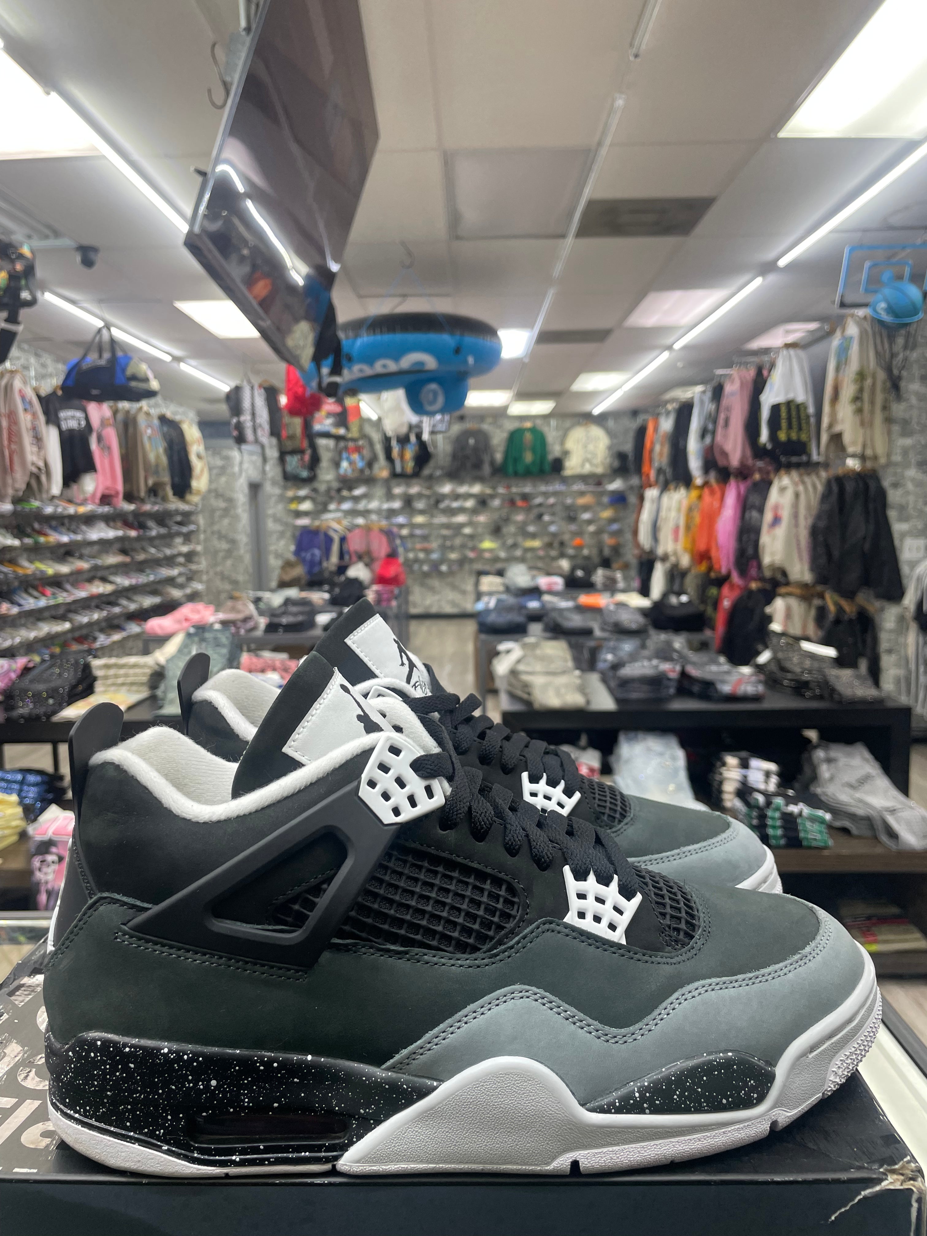 Air Jordan Retro 4 “Fear” *Size 10.5 Preowned*