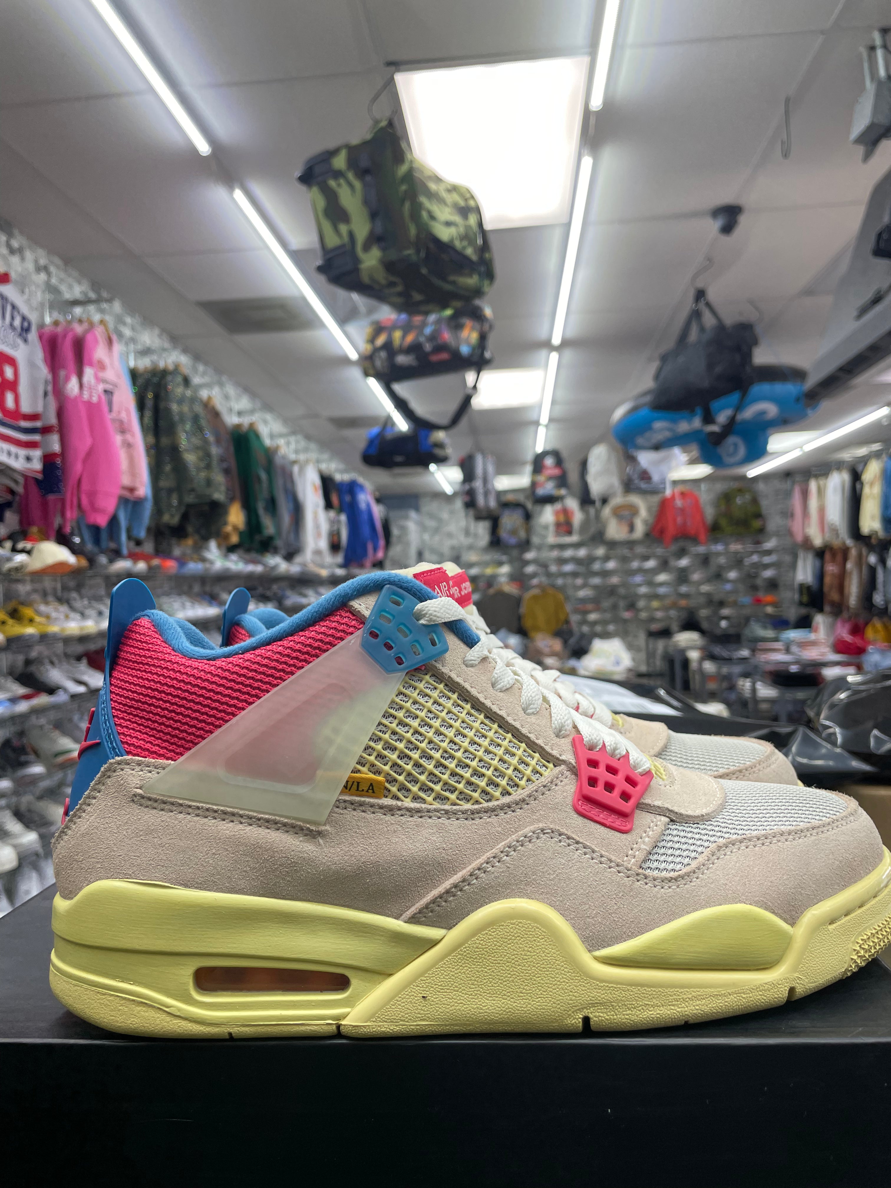 Air Jordan Retro 4 “Union Gauava Ice” *Size 9 Preowned*