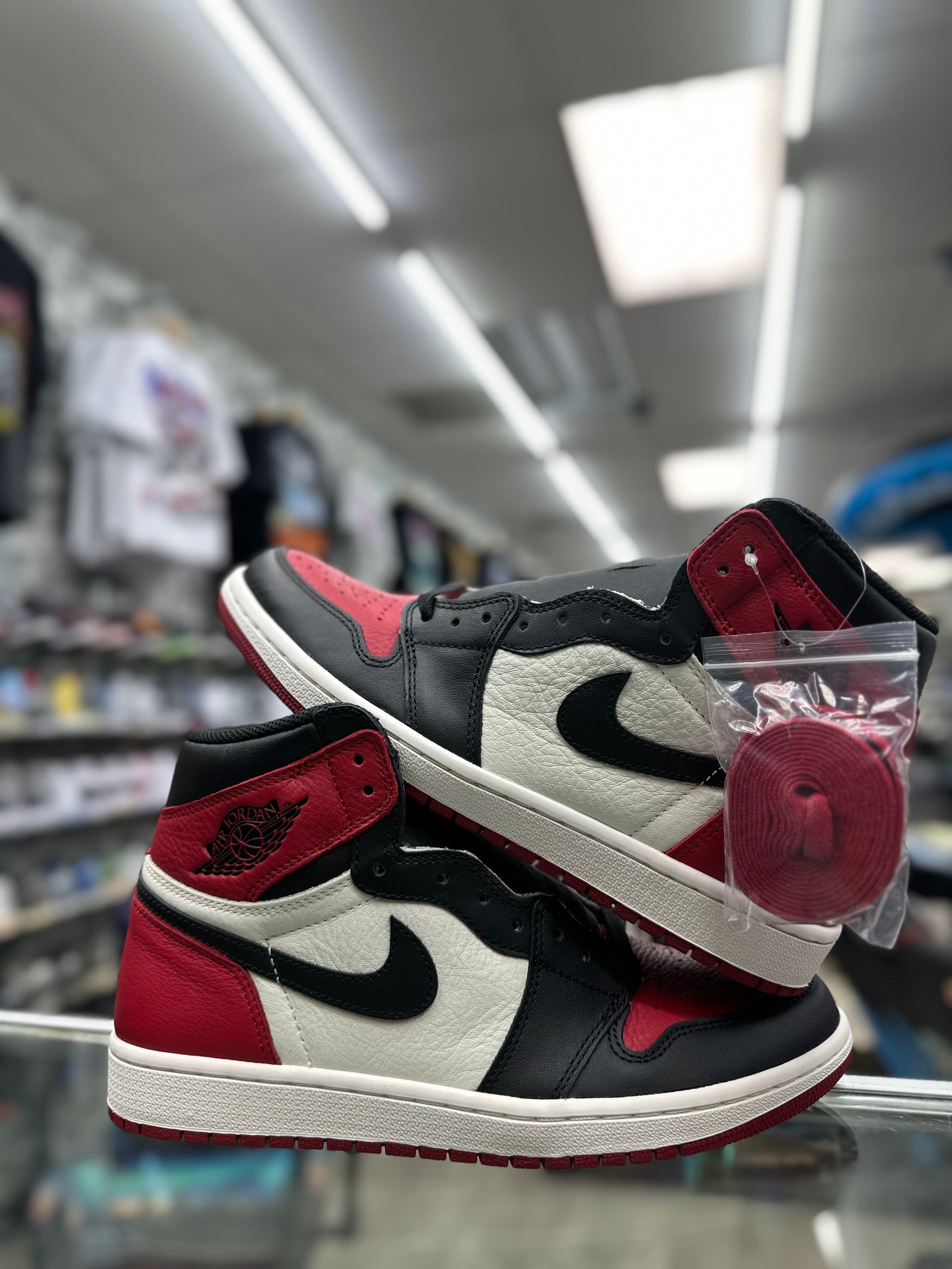 Air Jordan 1 “Bred Toe” (MEN) 555088-610