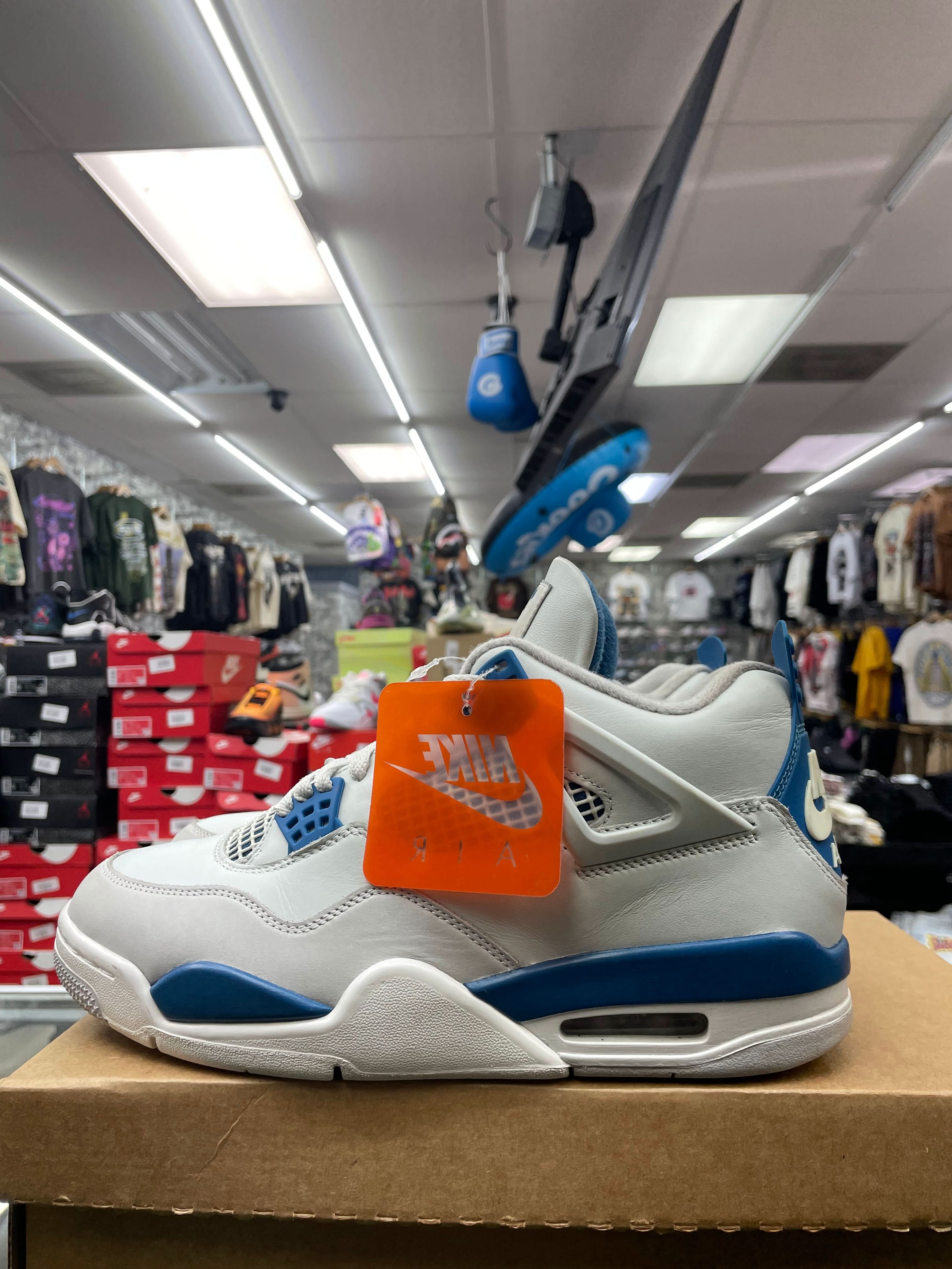 Air Jordan Retro 4 “Military Blue” *Size 9 Preowned*