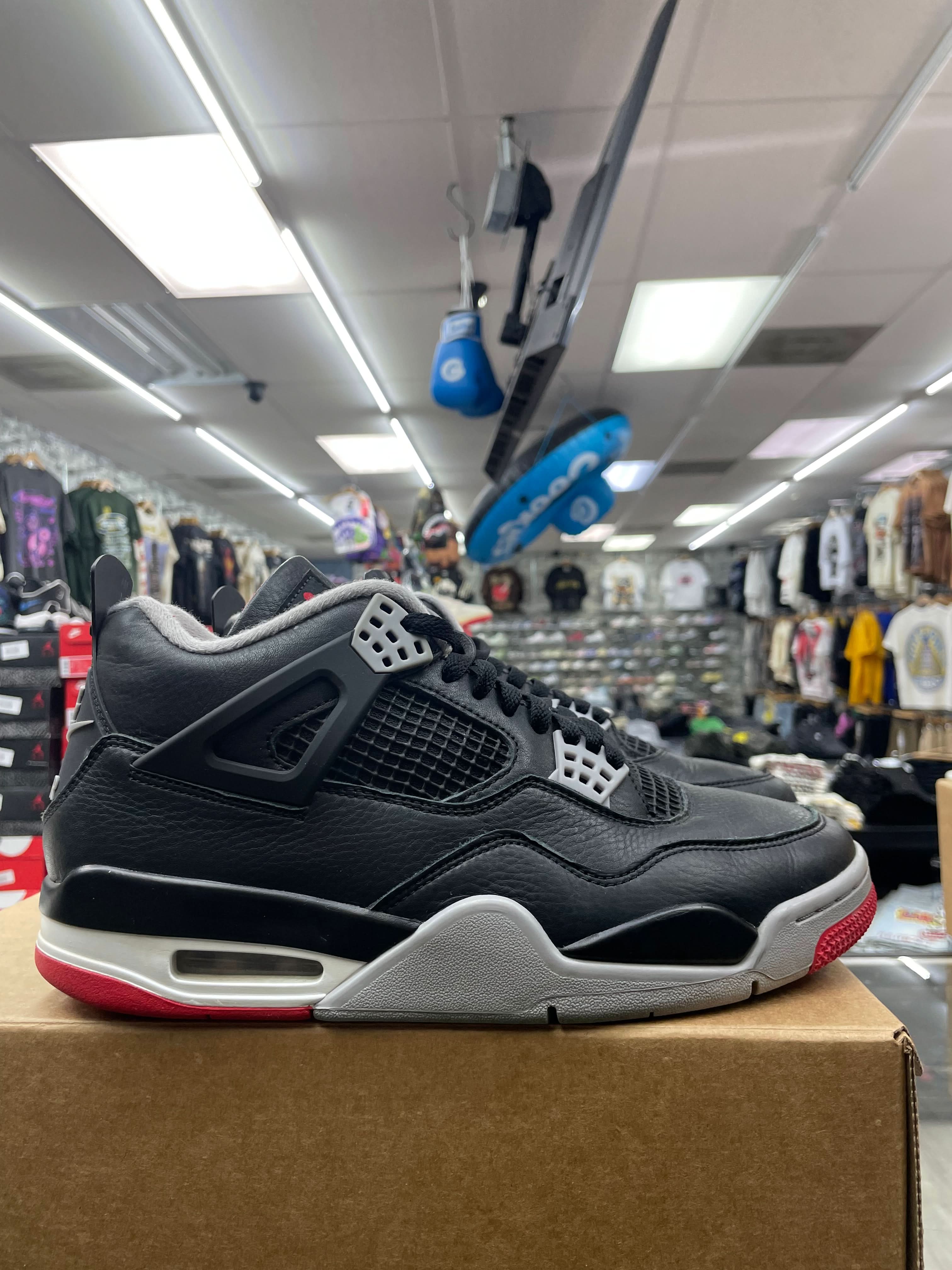 Air Jordan Retro 4 “Bred Reimaginedr” *Size 9.5 Preowned*