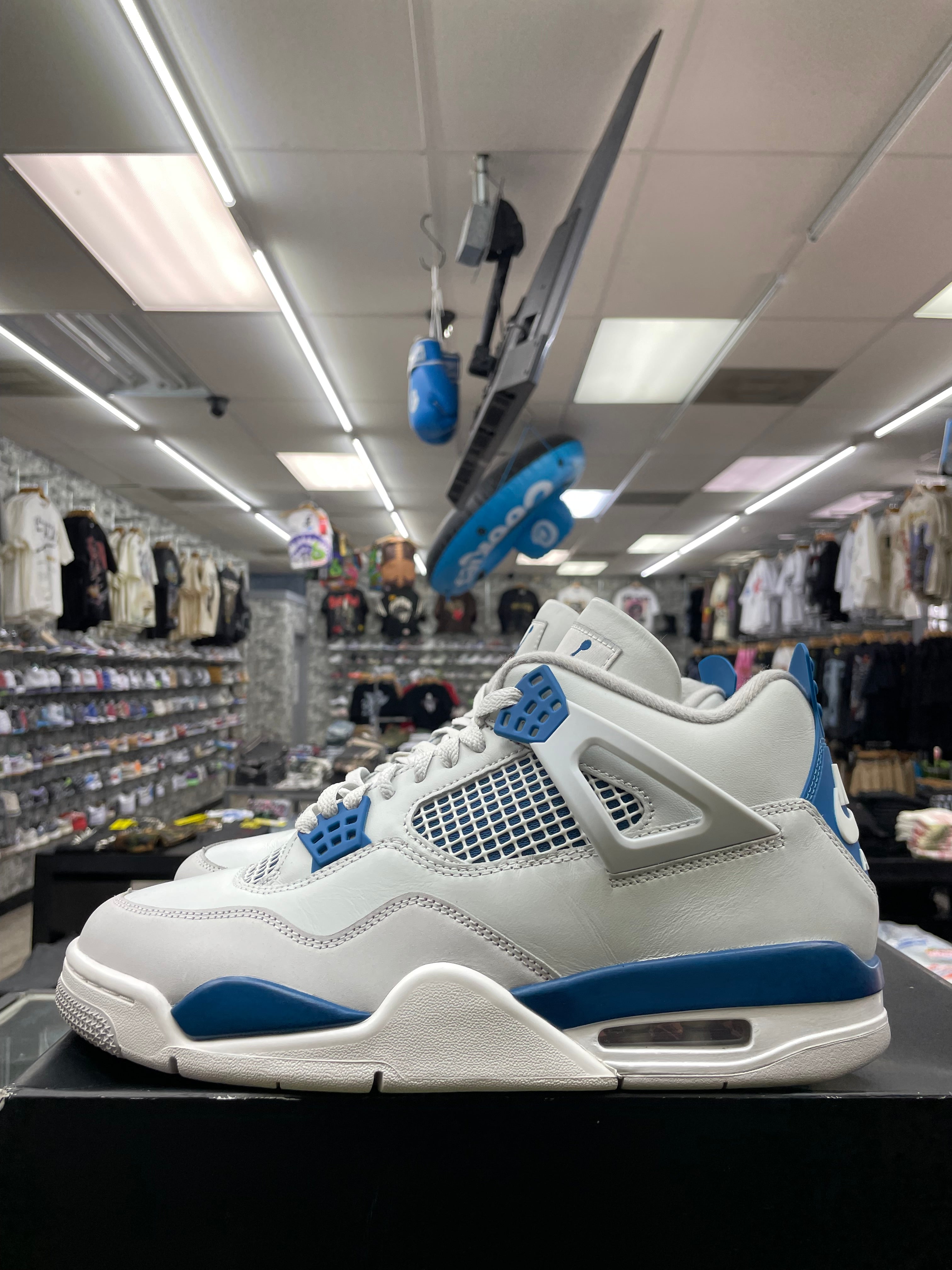 Air Jordan Retro 4 “Military Blue” *Size 10.5 Preowned*