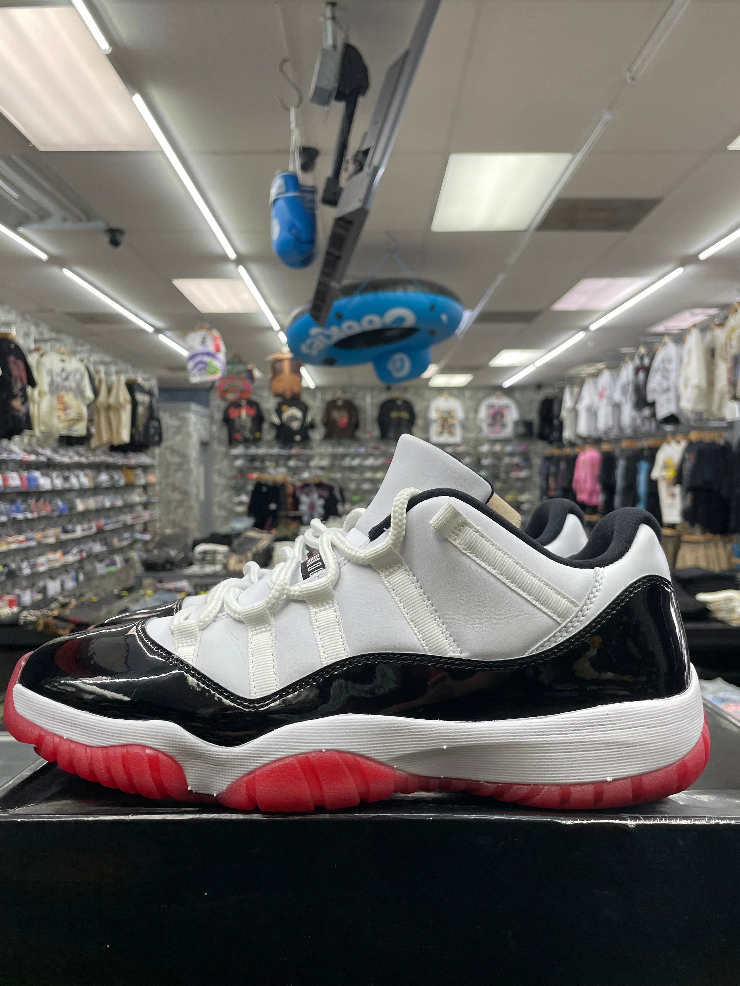 Air Jordan Retro 11 Low “Concord Bred” *Size 11 Preowned*