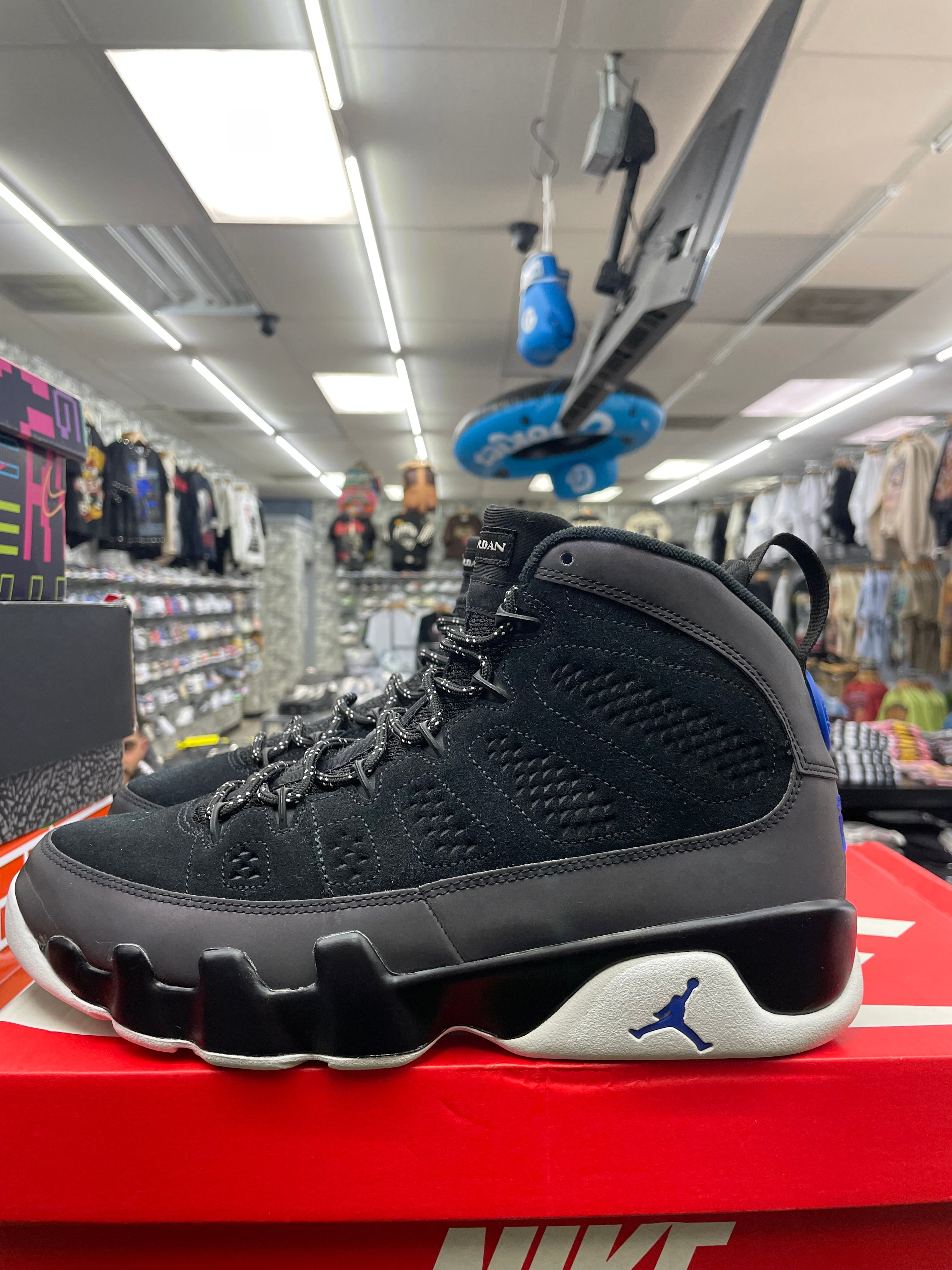 Air Jordan Retro 9 “Racer Blue” *Size 9 Preowned*