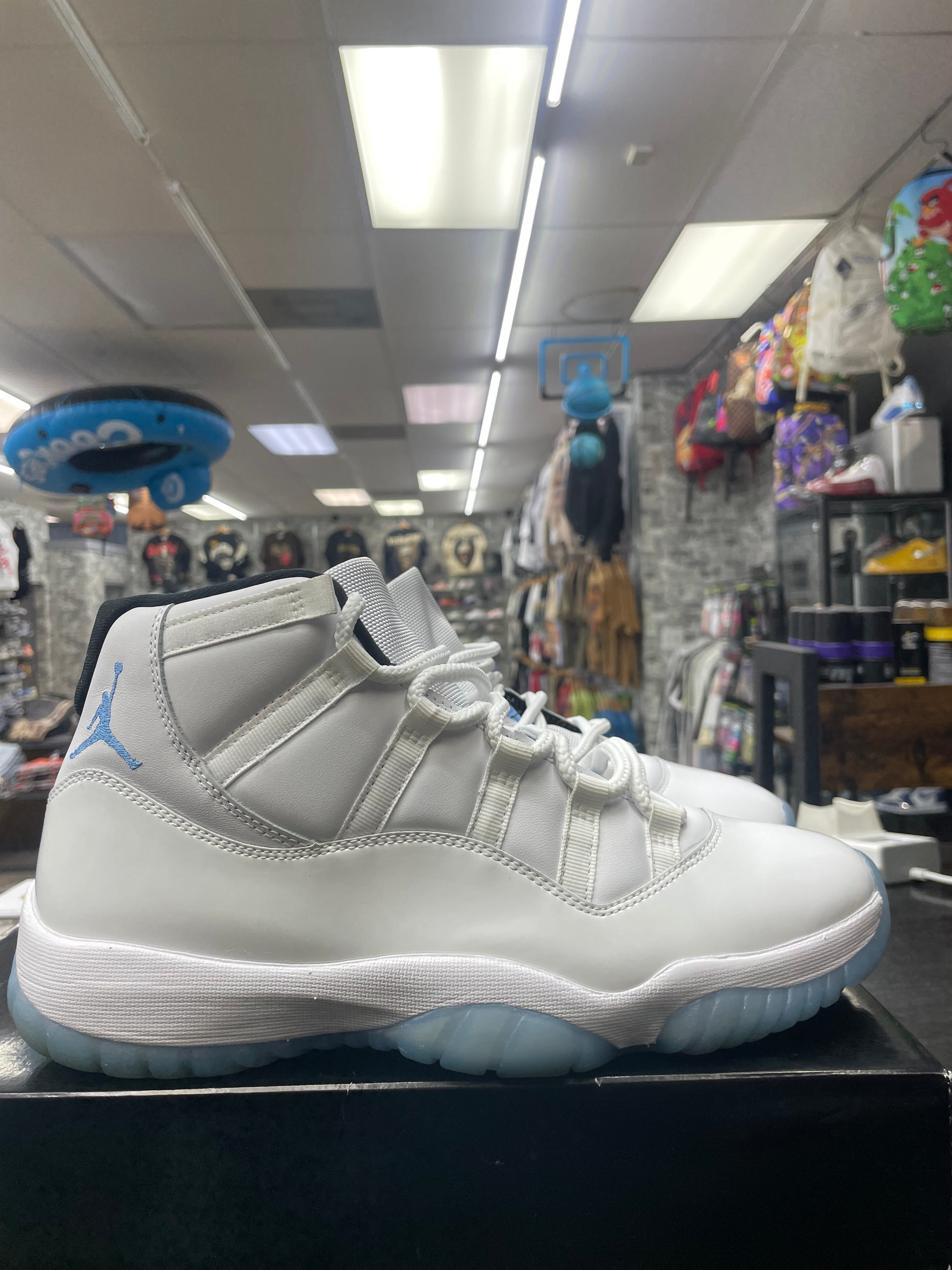 Air Jordan Retro 11 “Legend Blue” *Size 10.5 Preowned* (CT8012-104)